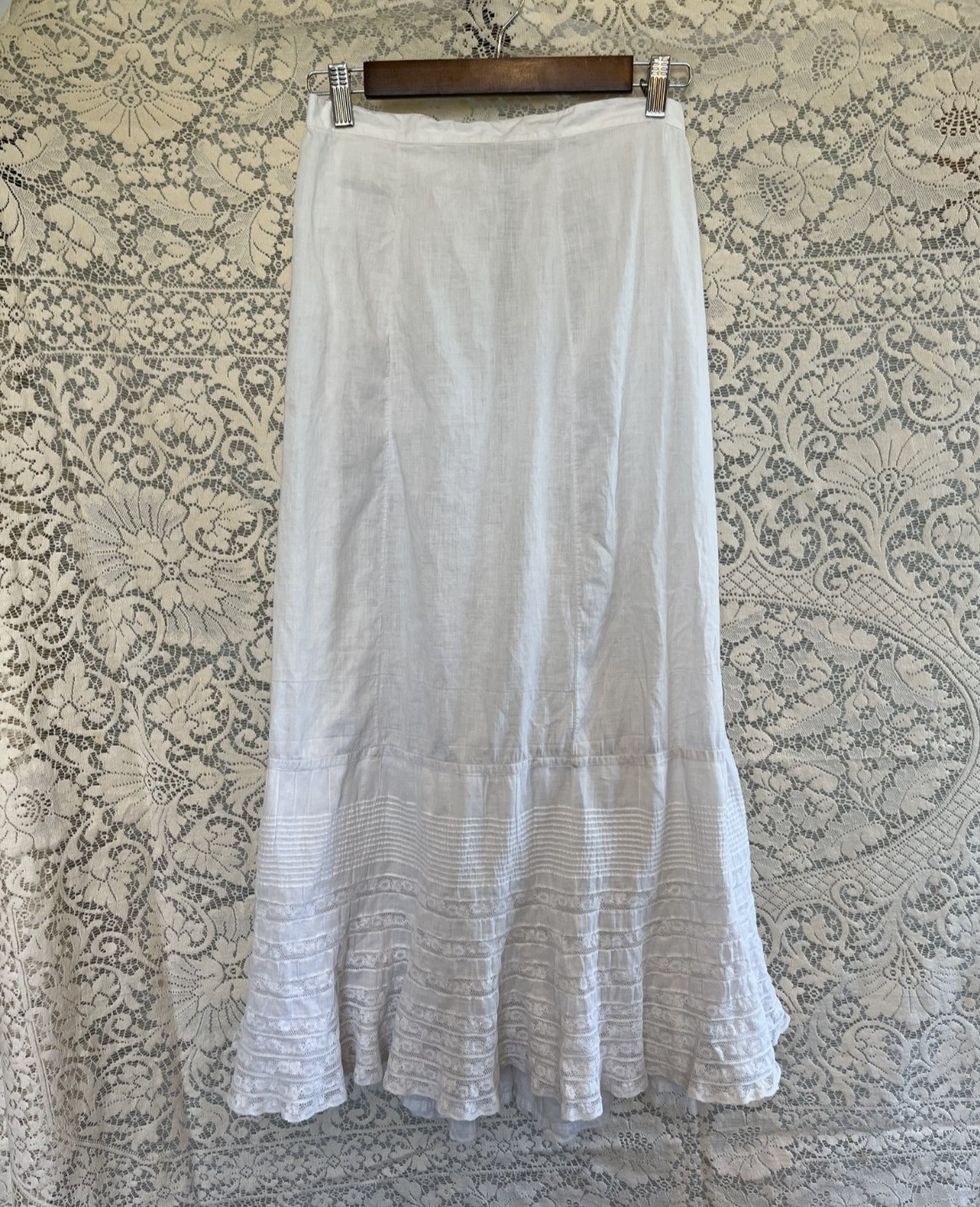 Edwardian full length tea skirt with lace detail, waist 28 inches