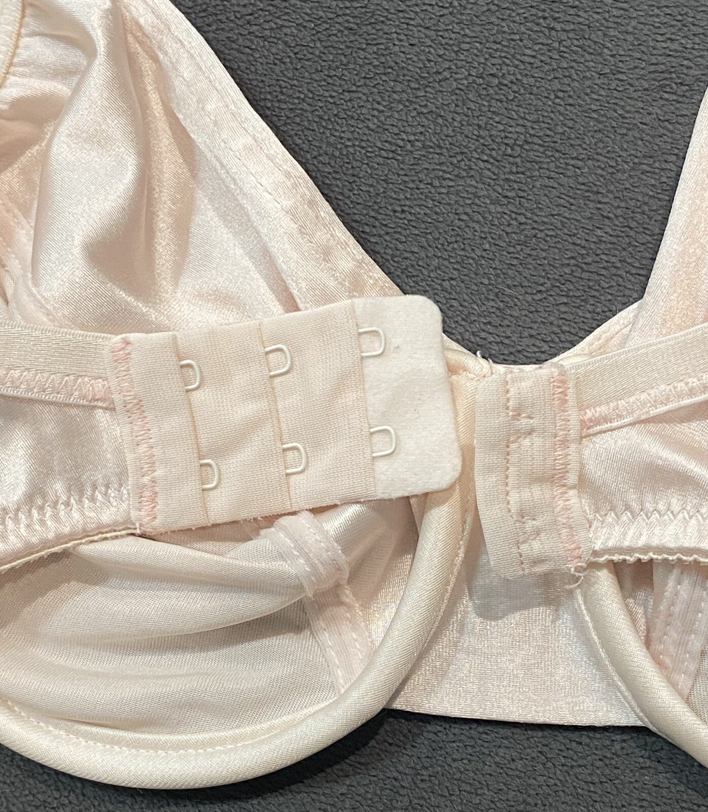 Vtg Victoria’s Secret Second Skin Satin Unlined Full Coverage Bra 90’s 32D Pink