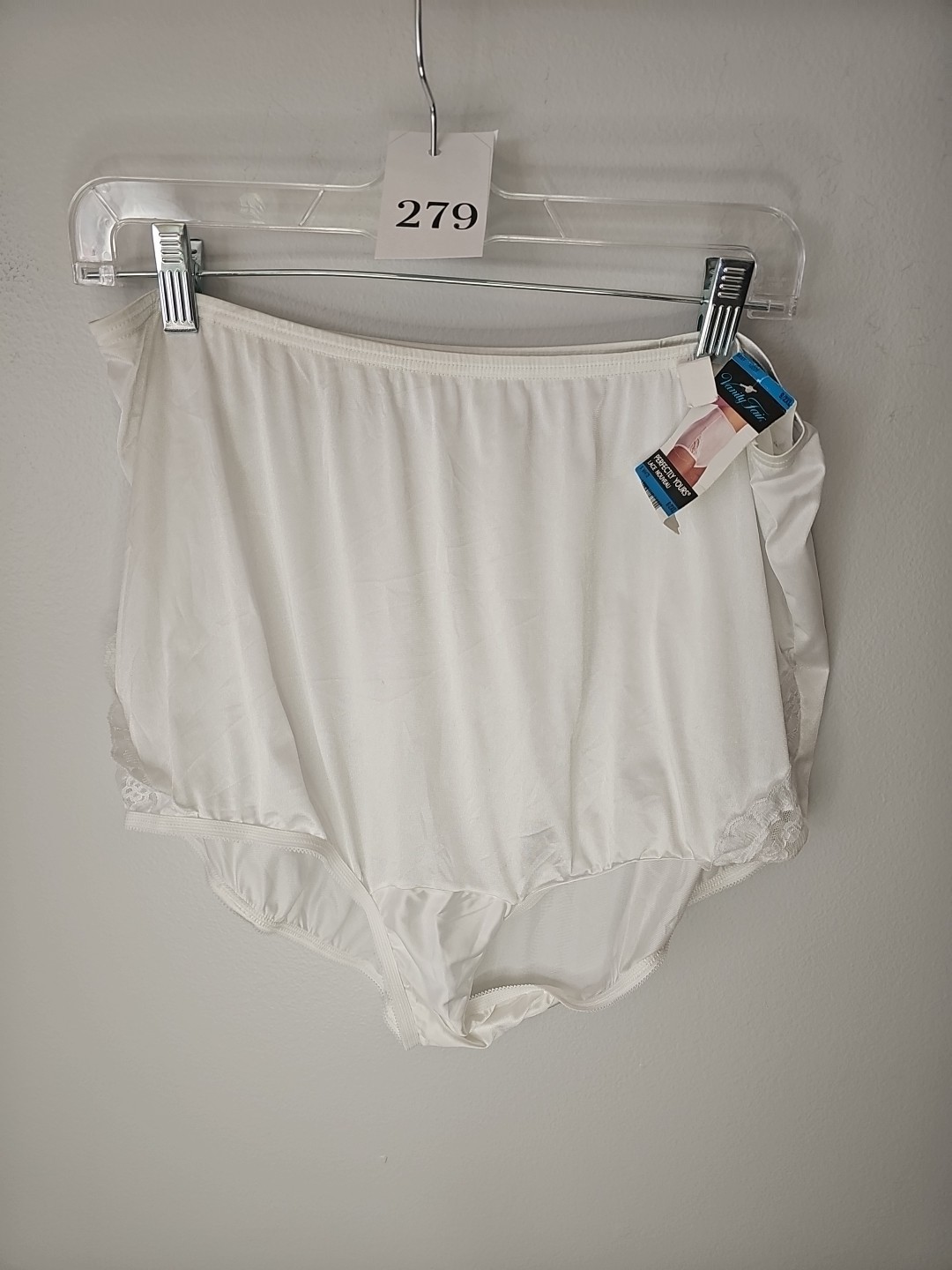 Vintage vanity fair panties White Size 9/2XL Style 13-001