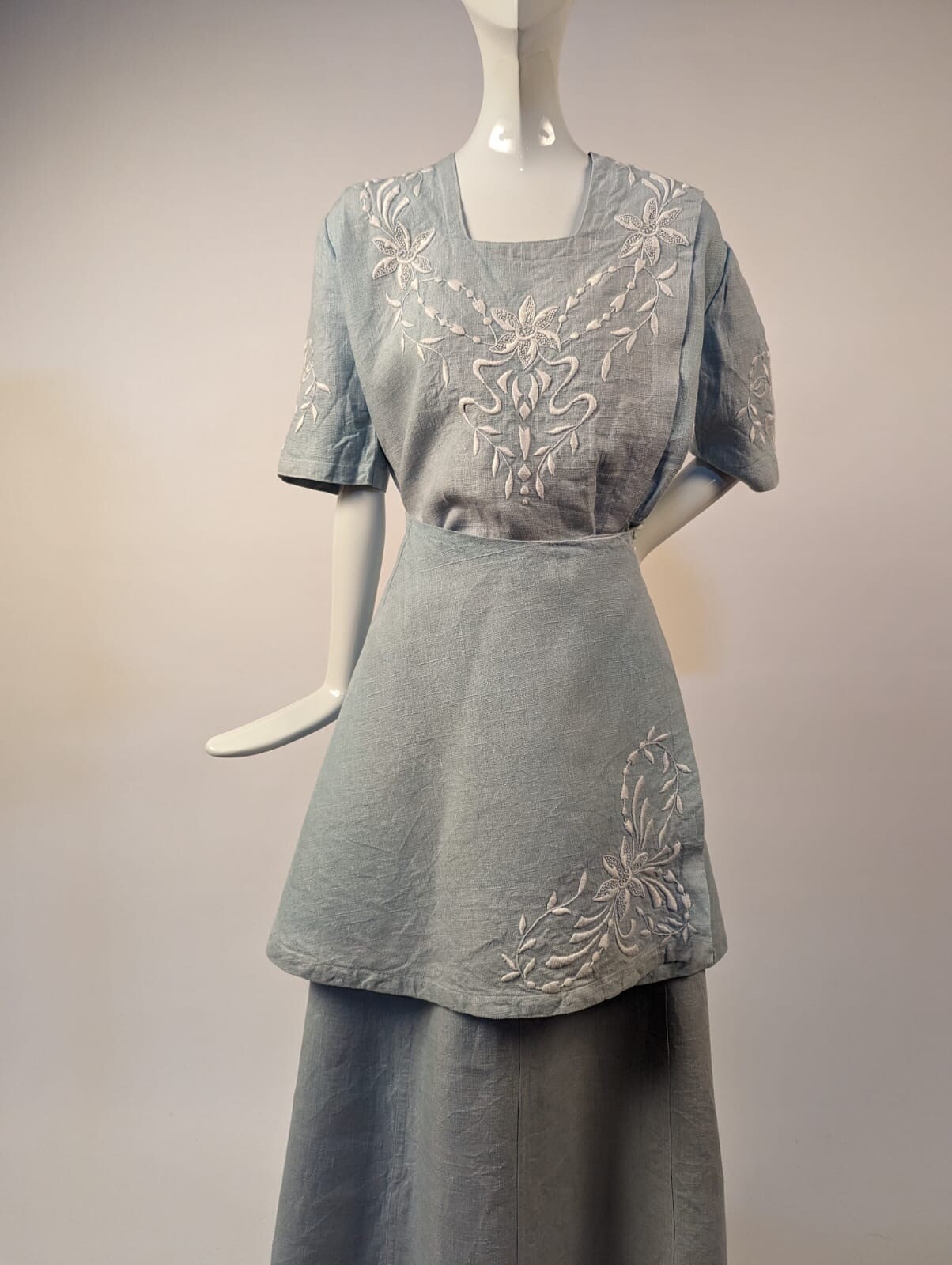 MUSEUM QUALITY EDWARDIAN BLUE LINEN DRESS W WHITE HAND EMBROIDERY