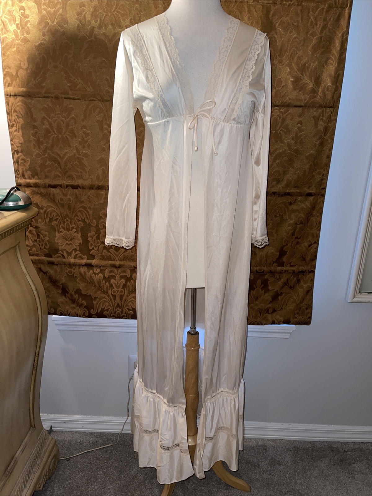 SISSY Sheer Negligee Robe NAN FLOWERS Nylon M Lace 1950’s Silky Smooth VTG