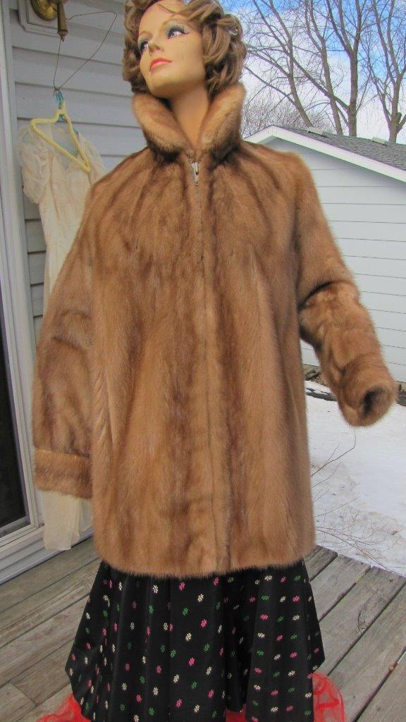 VINTAGE 1960 HARZFELDS HONEY MINK COAT BALLOON SLEEVES EXCELLENT