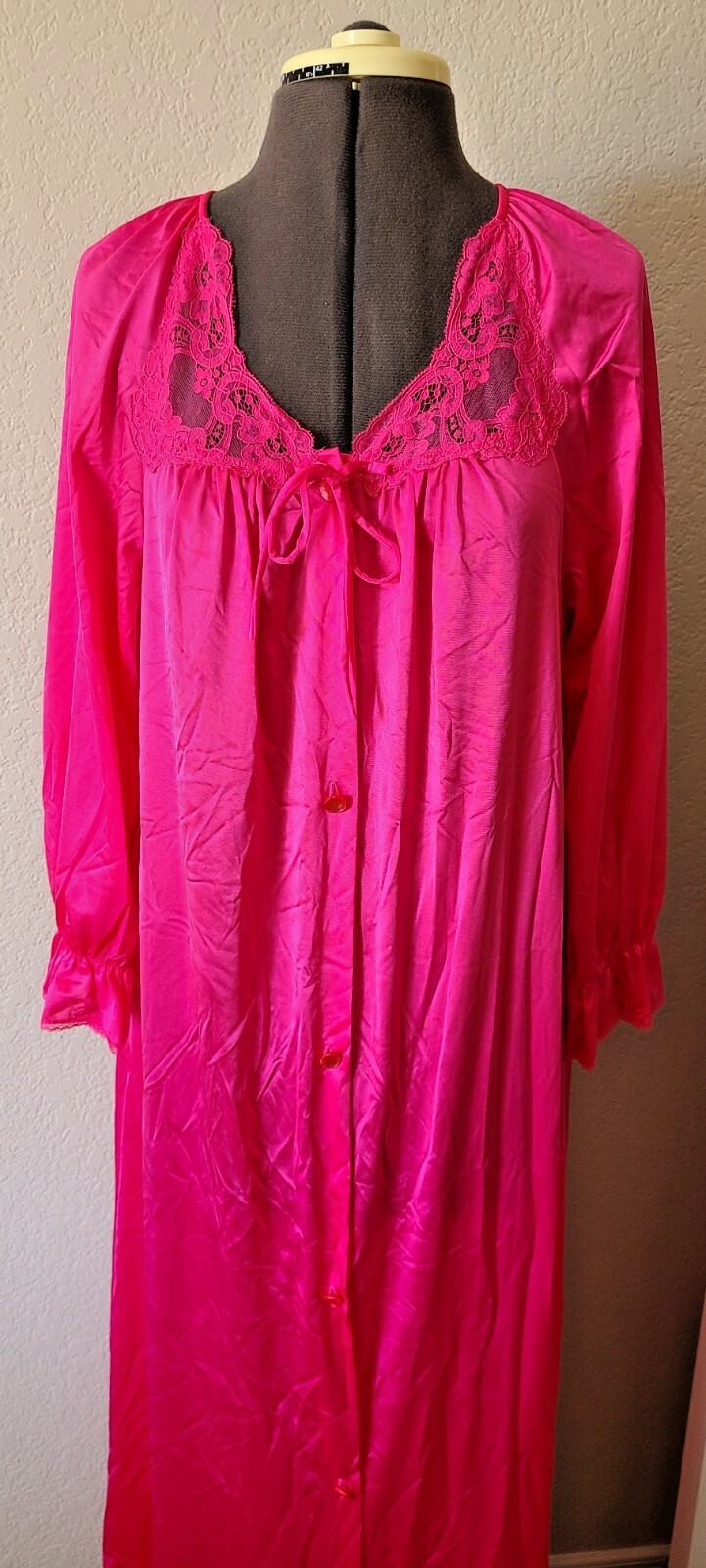 Nice NWOT Vintage Lorraine Antron III Nylon Pink Long Robe S Full Button Down