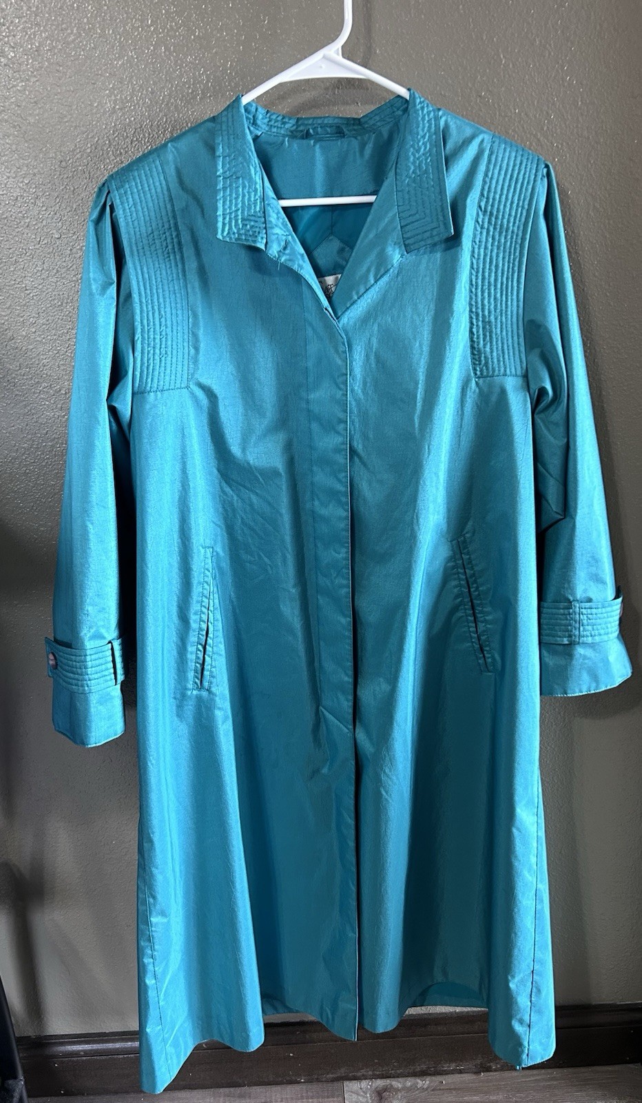 Vintage Coat collectibles Women’s Dress Trench Coat Size 8, Movie Prop