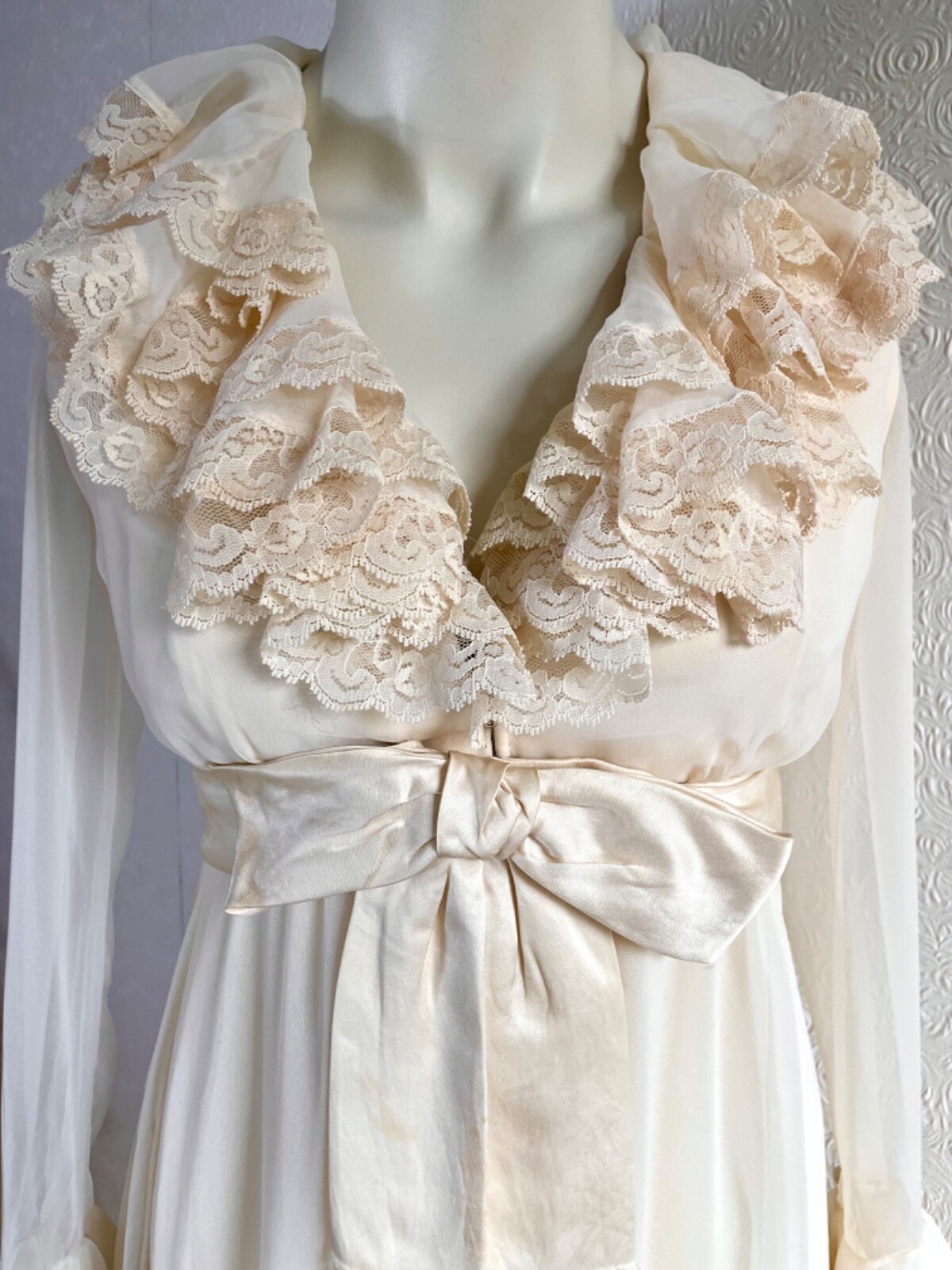 Vintage 1970s Oscar De La Renta Empire Silk Chiffon & Lace Evening Gown Dress XS