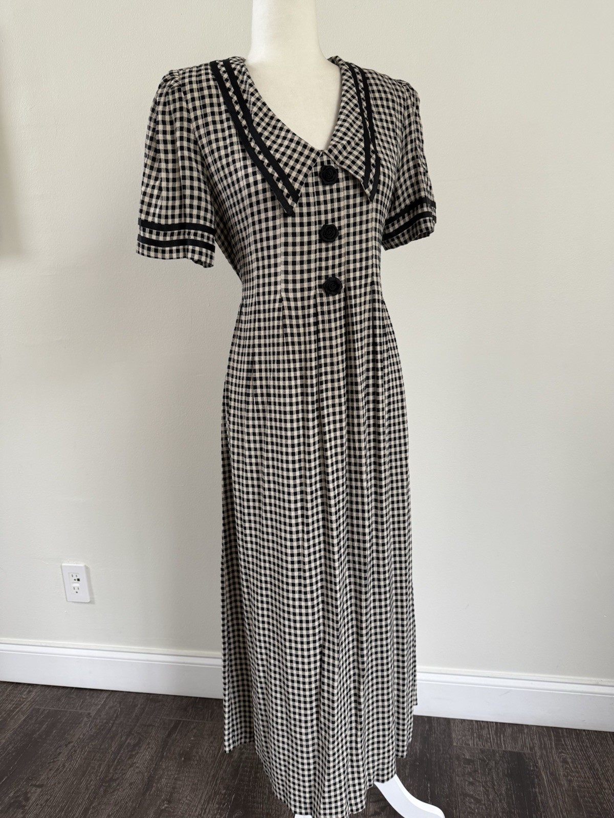 Vintage J.B.S. Womans Black/White Check SS VNeck Shoulder Pads Long Dress -Sz M