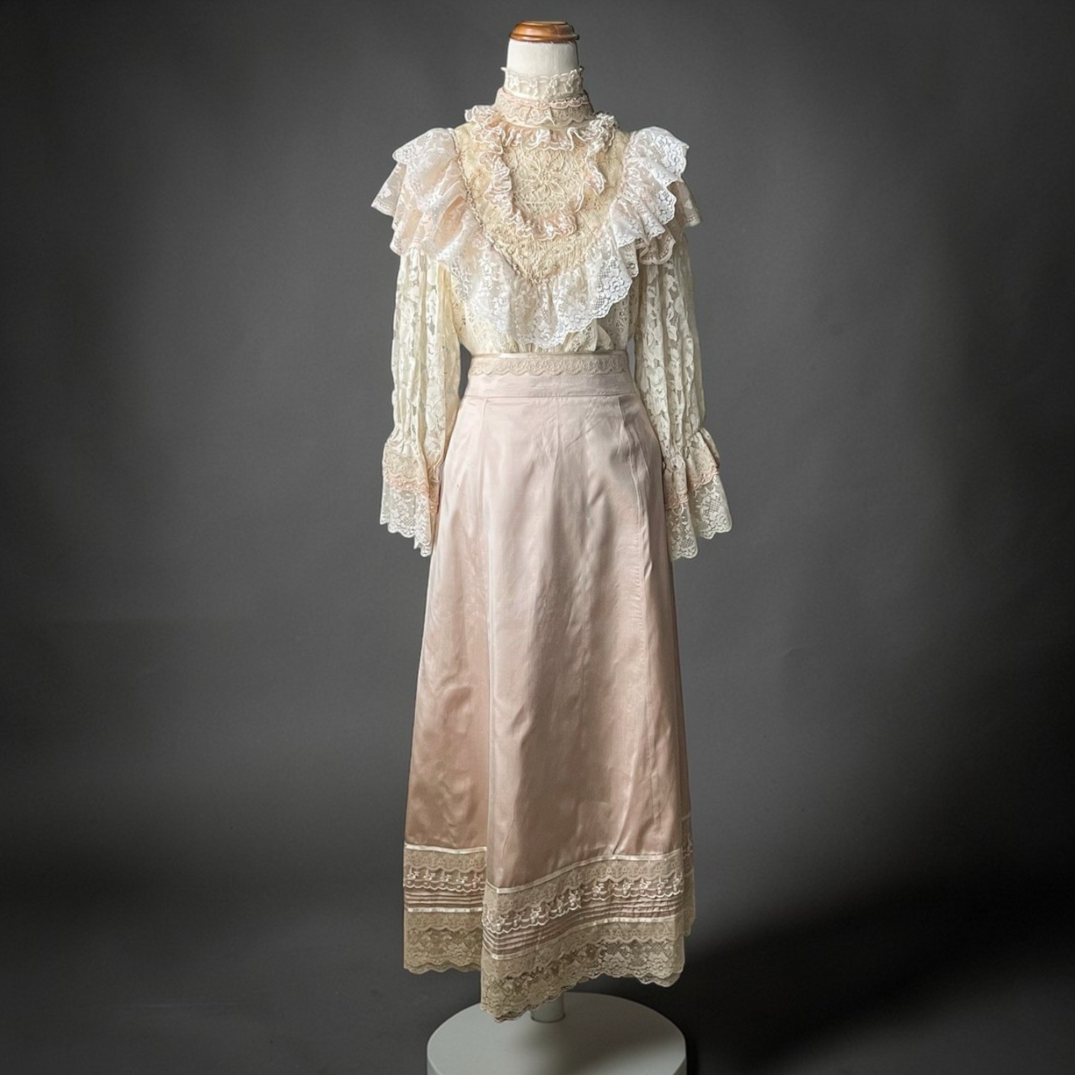 Vintage Mariana Hardwick Couture Wedding Dress Set – Antique Laces / 3 piece set