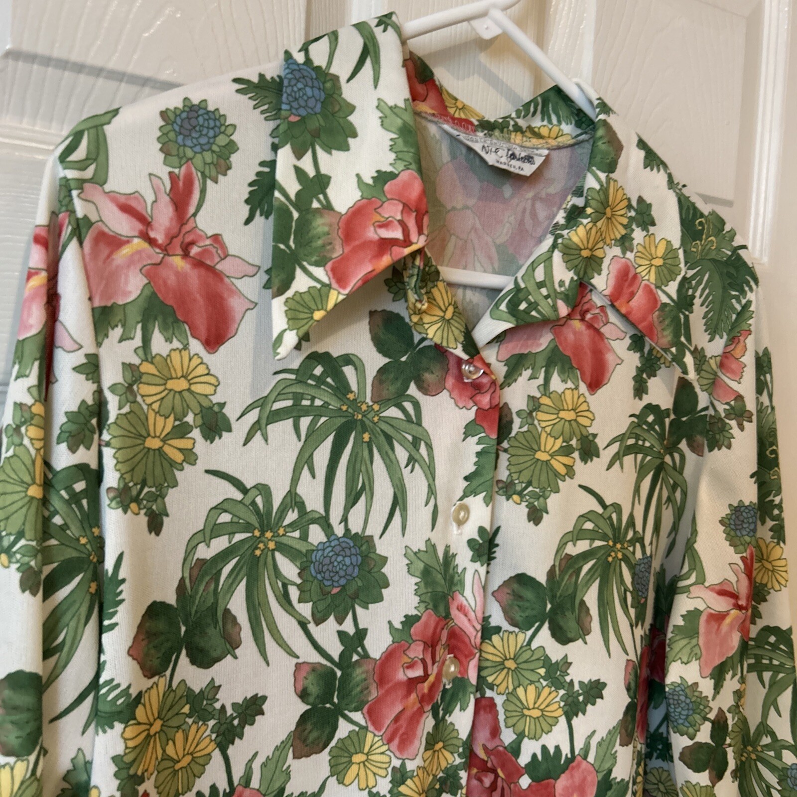 Vintage 1970s Dagger Collar NPC Fashions Pink Floral Shirt
