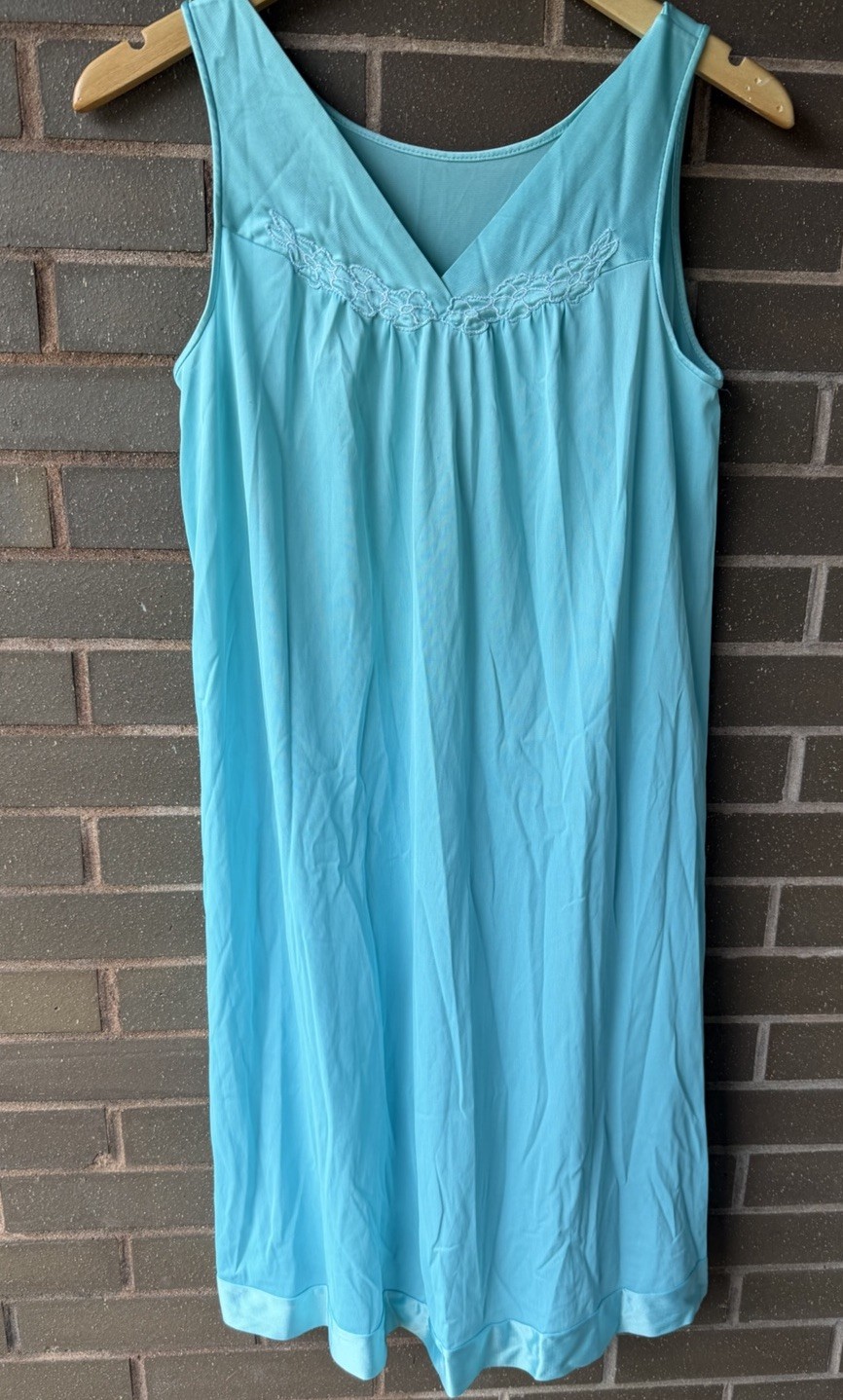 Vtg Vanity Fair Nightgown Medium Aqua Blue Nylon Tricot Quilted Floral Applique