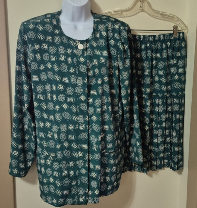 Vintage Leslie Fay Two Piece Green Blouse and Skirt Set Size 14P