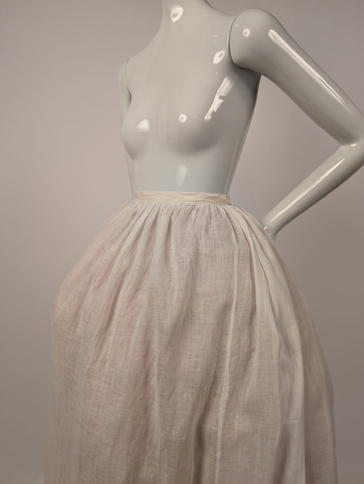 VICTORIAN 19TH C SHEER WHITE MUSLIN SKIRT W FULL VOLUME