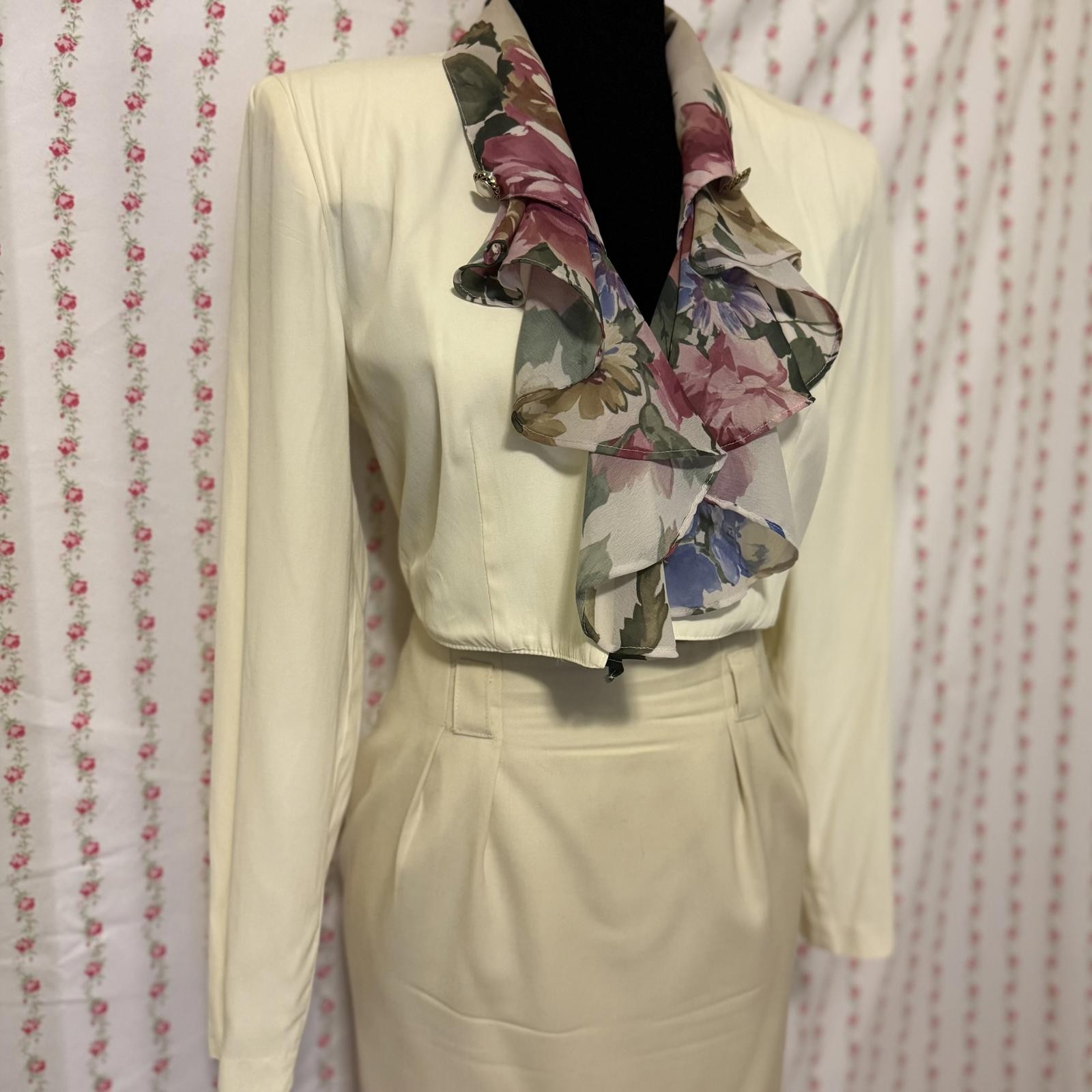 Vintage Brioche California Cropped Floral Ruffle Blazer made in USA size S/M