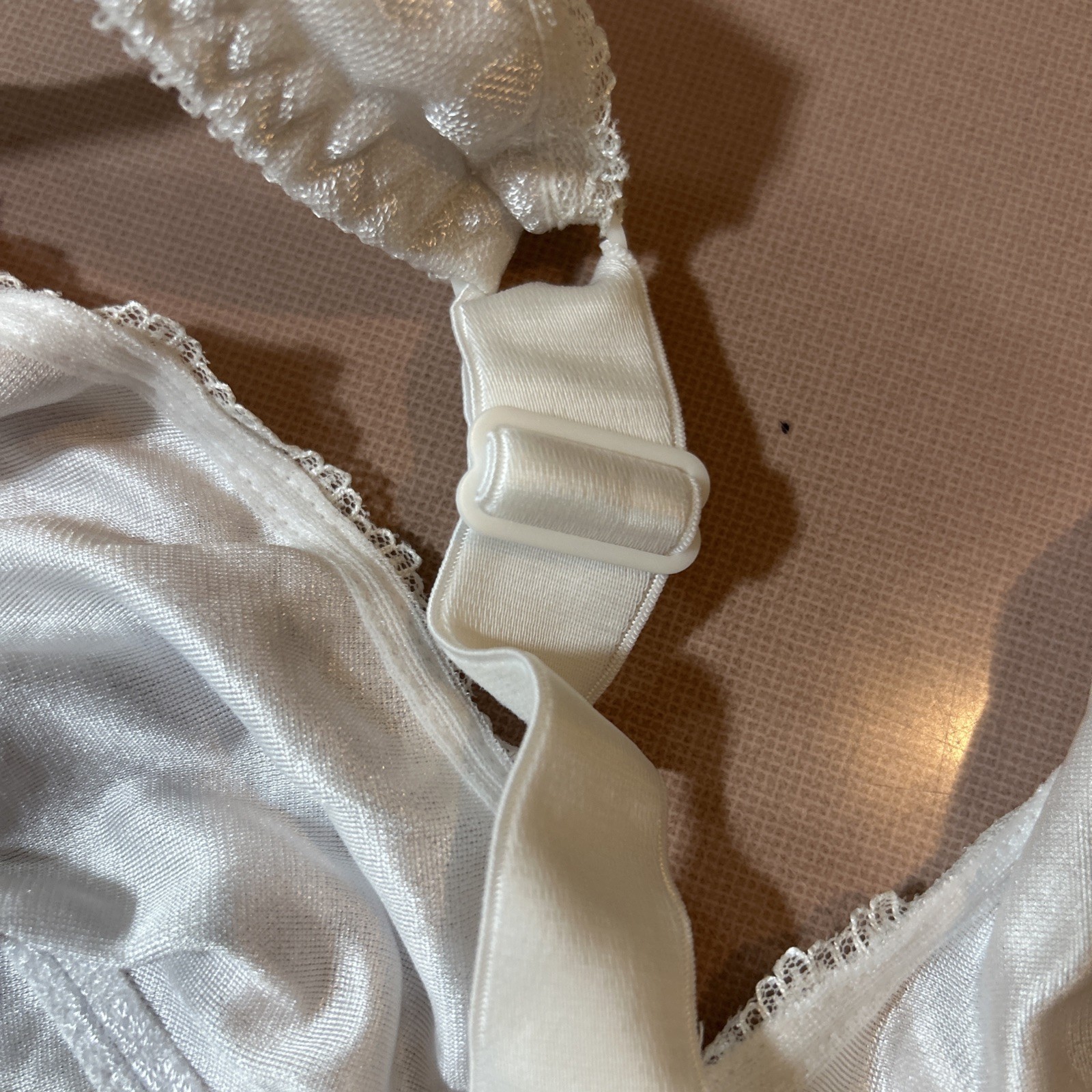 New Vintage JC Penney’s Underscore Cross Over Wirefree Comfort Bra 42D White