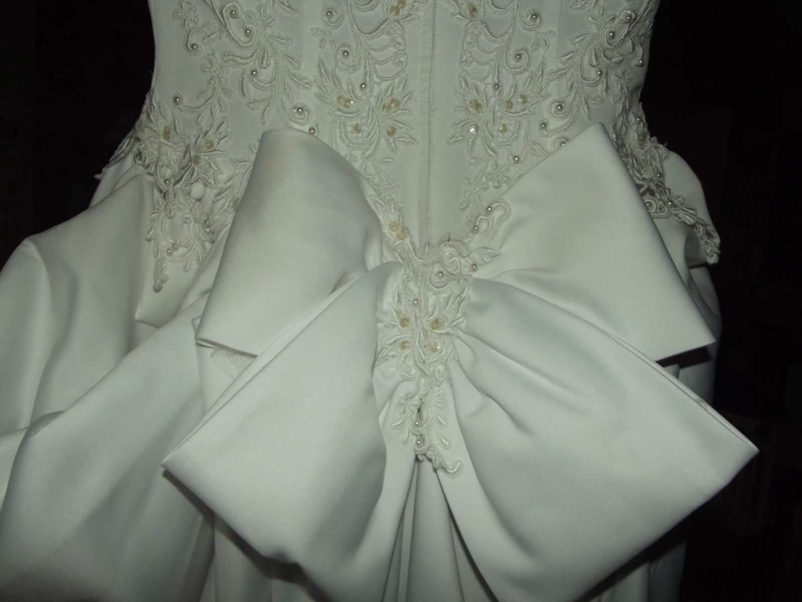 Vintage Michaelangelo Wedding Dress 12 White train bustle lace beaded cap sleeve