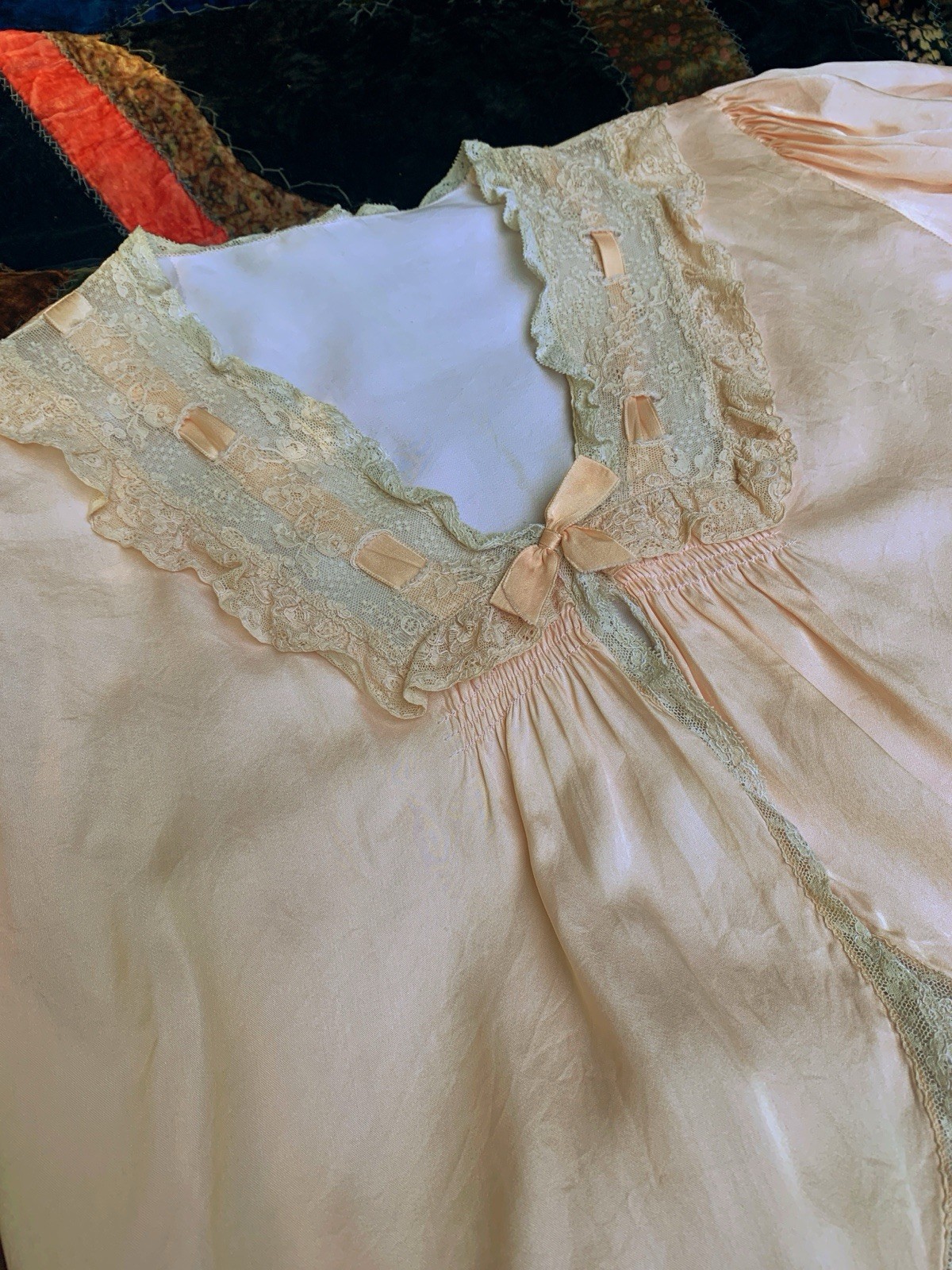 1940s Silk Bed Jacket With Lace And Ribbon Details