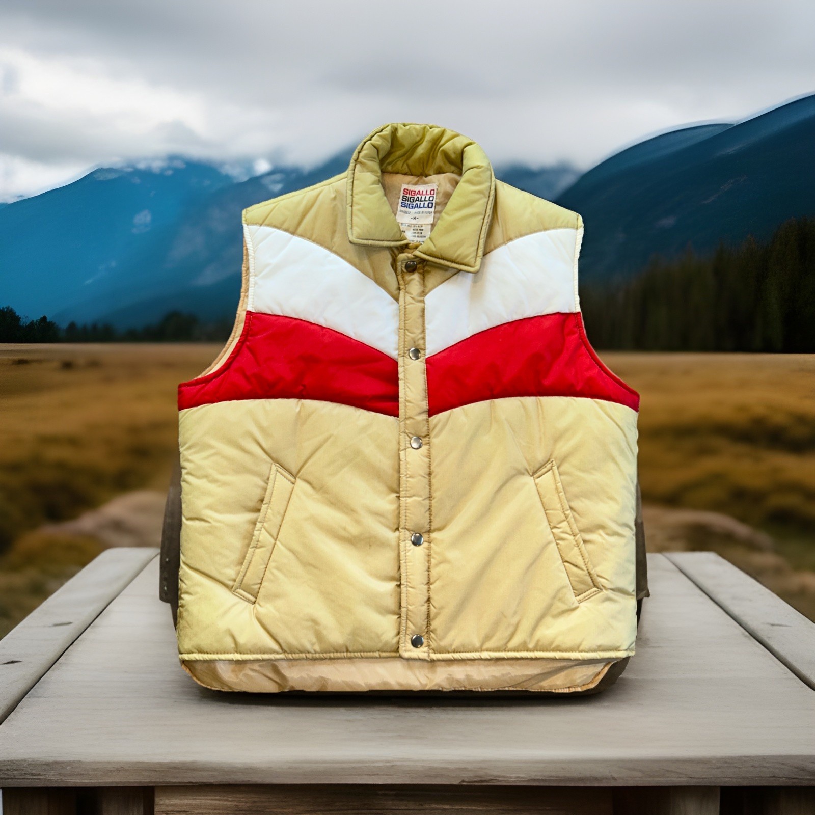 vintage puffer vest. M. 1980s Gold, Red And White.