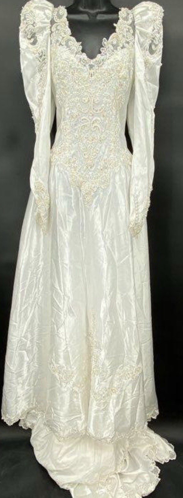 Alfred Angelo Vintage White Wedding Dress 100% Polyester RN 24766 Size 4