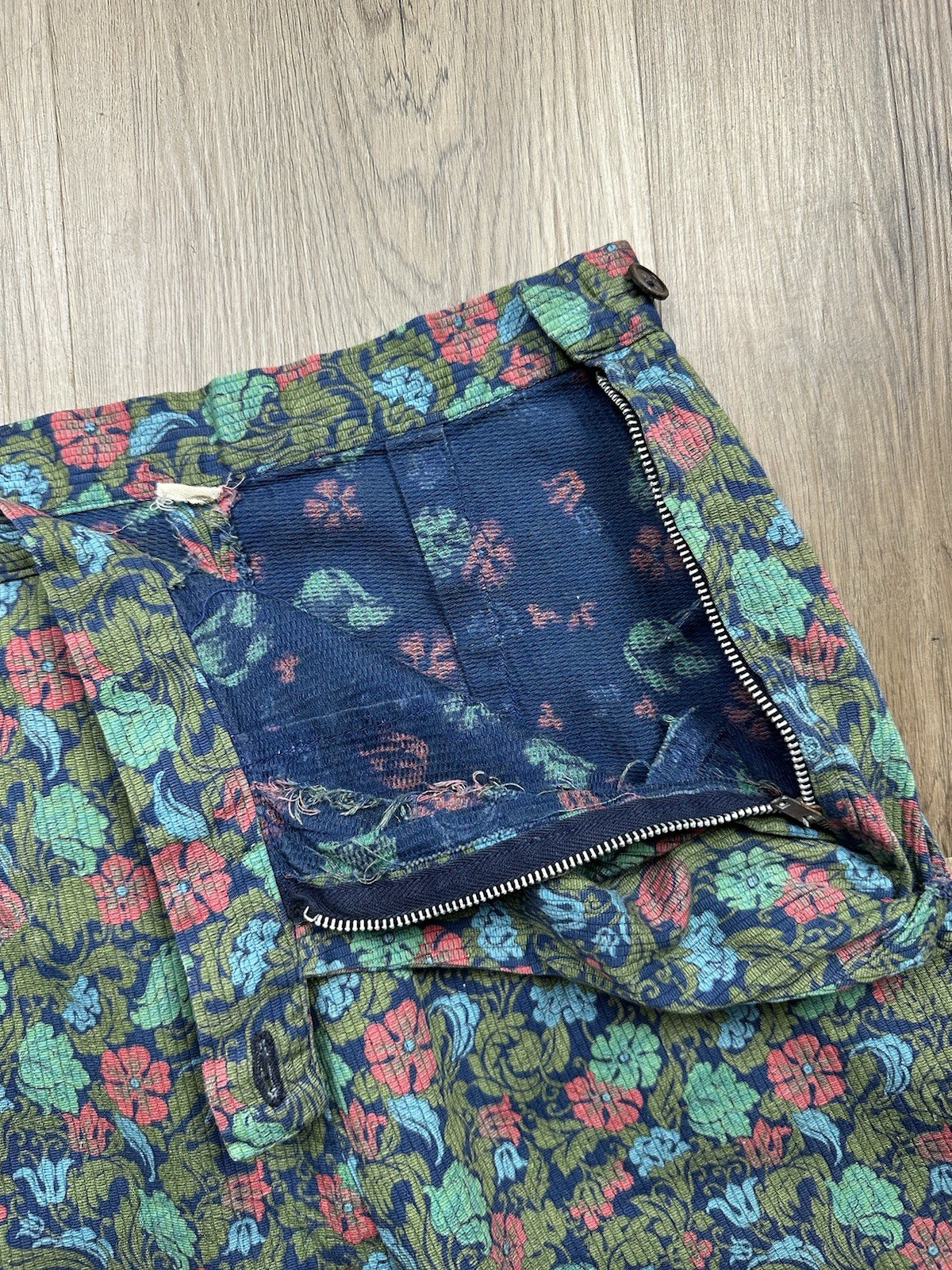 50s VINTAGE Rockabilly Side Zip Floral Textured Tapered Leg Pants