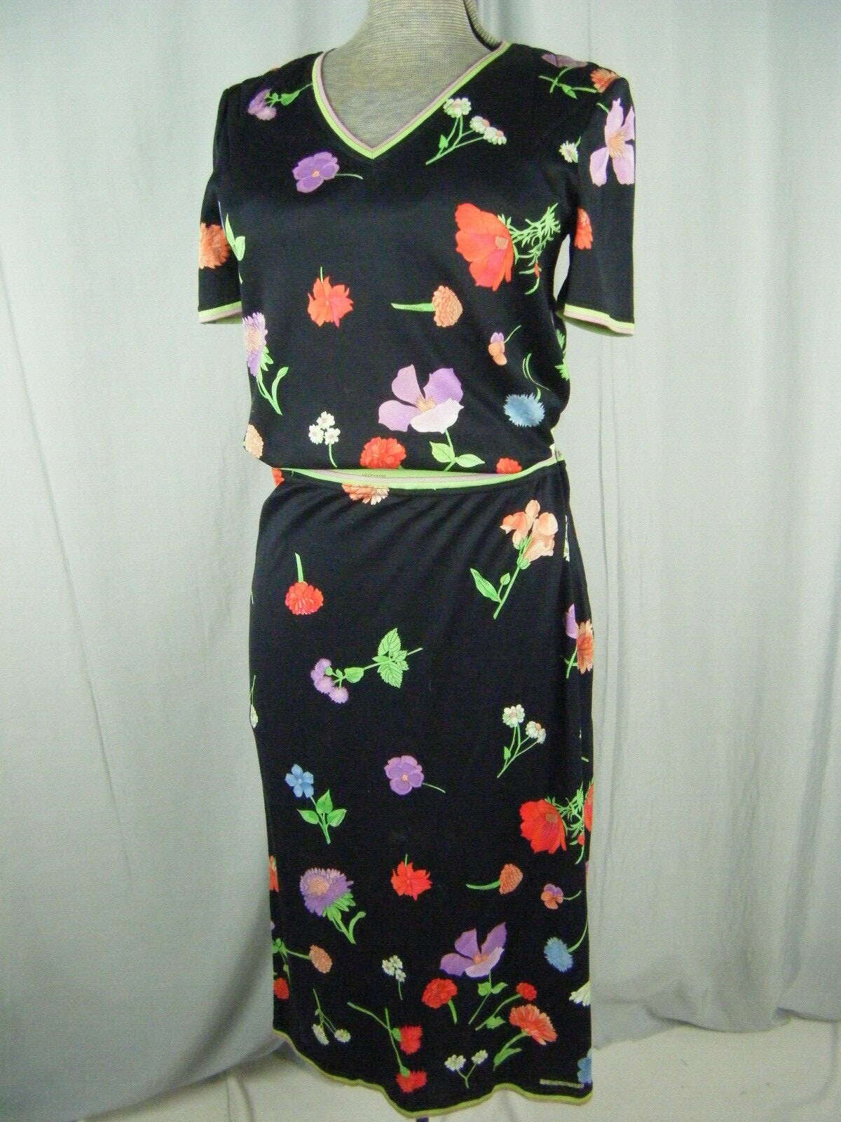 LEONARD PARIS Vtg 70s Black Green Lilac Floral Top & Skirt-Bust 34/Waist 26/XS
