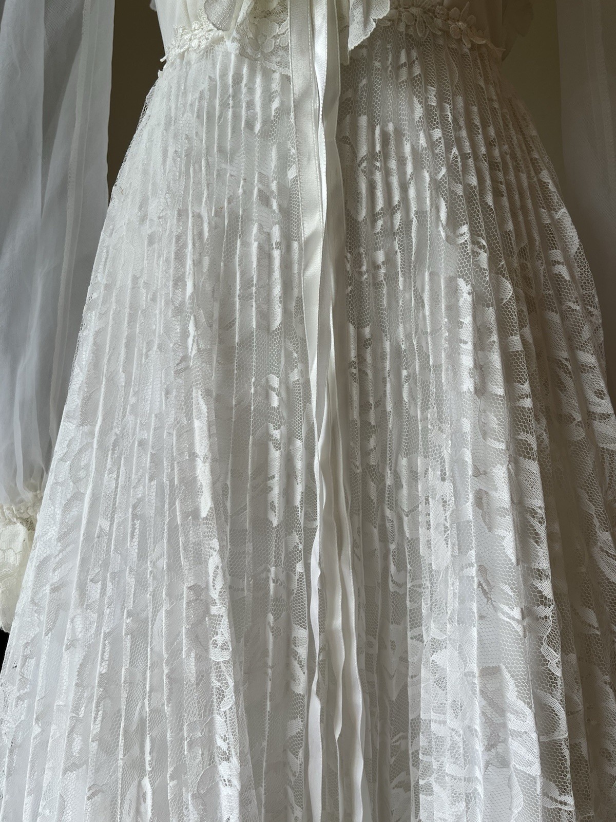 Vtg Victorian Prairie Cottage Lace pleated Wedding Dress 70s 80s Romantic 2?