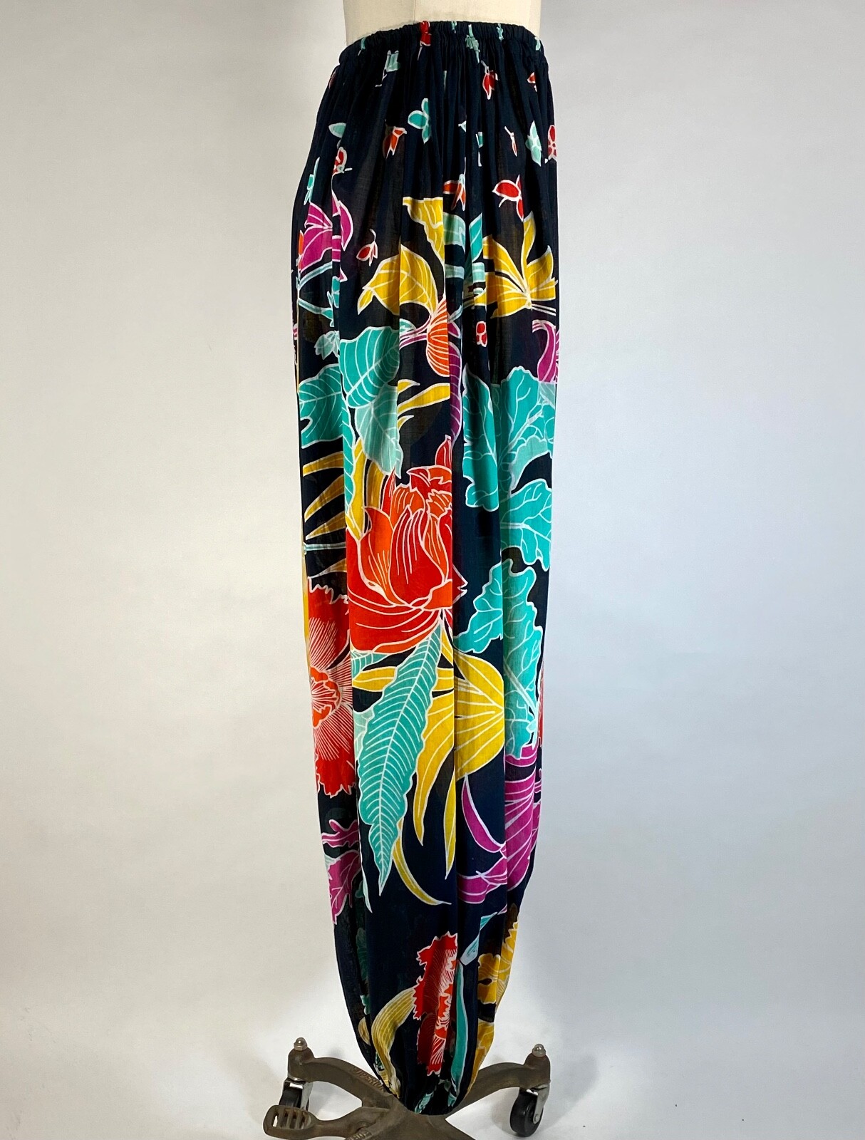 Vintage 1950’s lt wt cotton jungle print harem pants MOLLIE PARNIS / LIZ ARDEN L