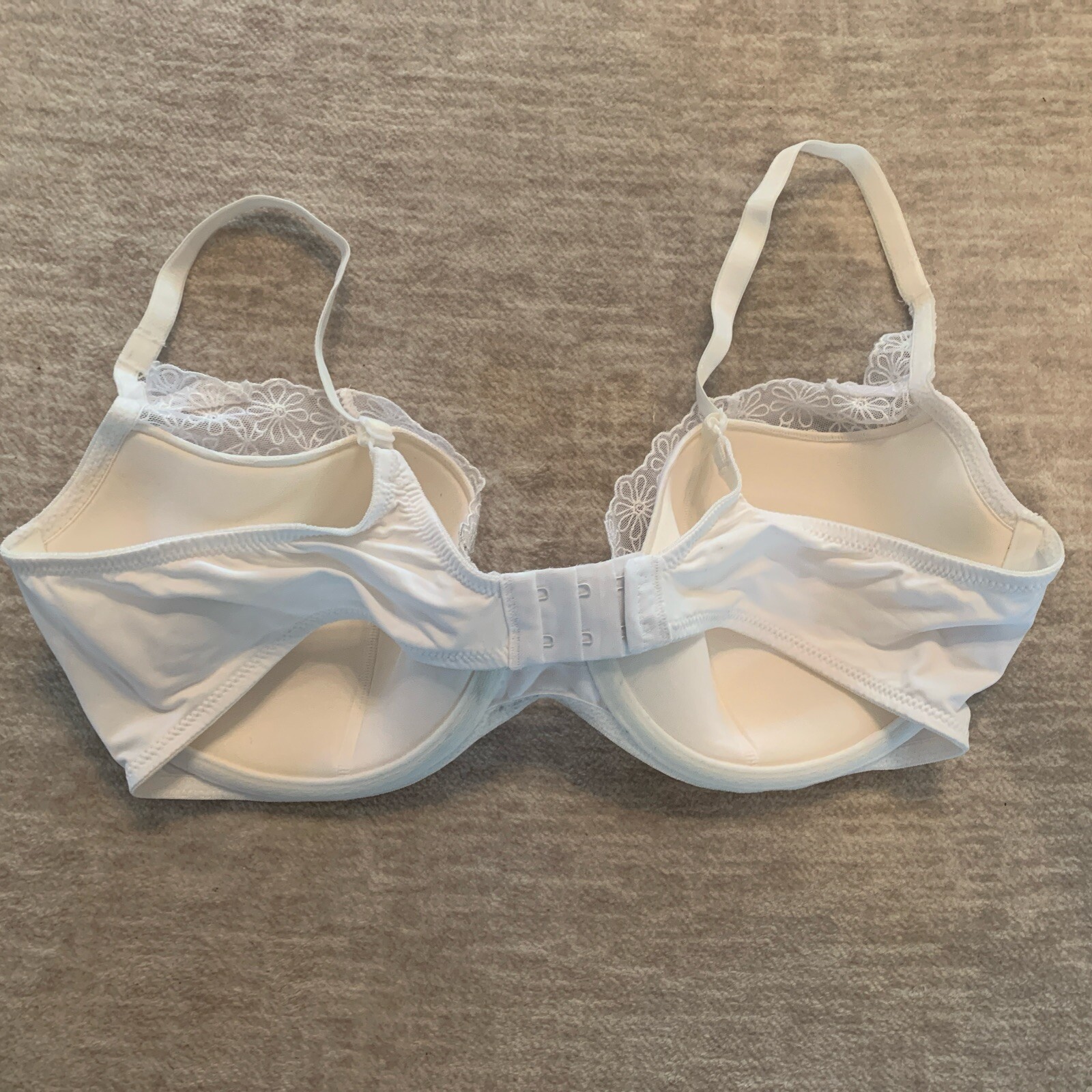 VASSARETTE style 75-899 vintage soft padded UW White LACE bra 42C Very Feminine