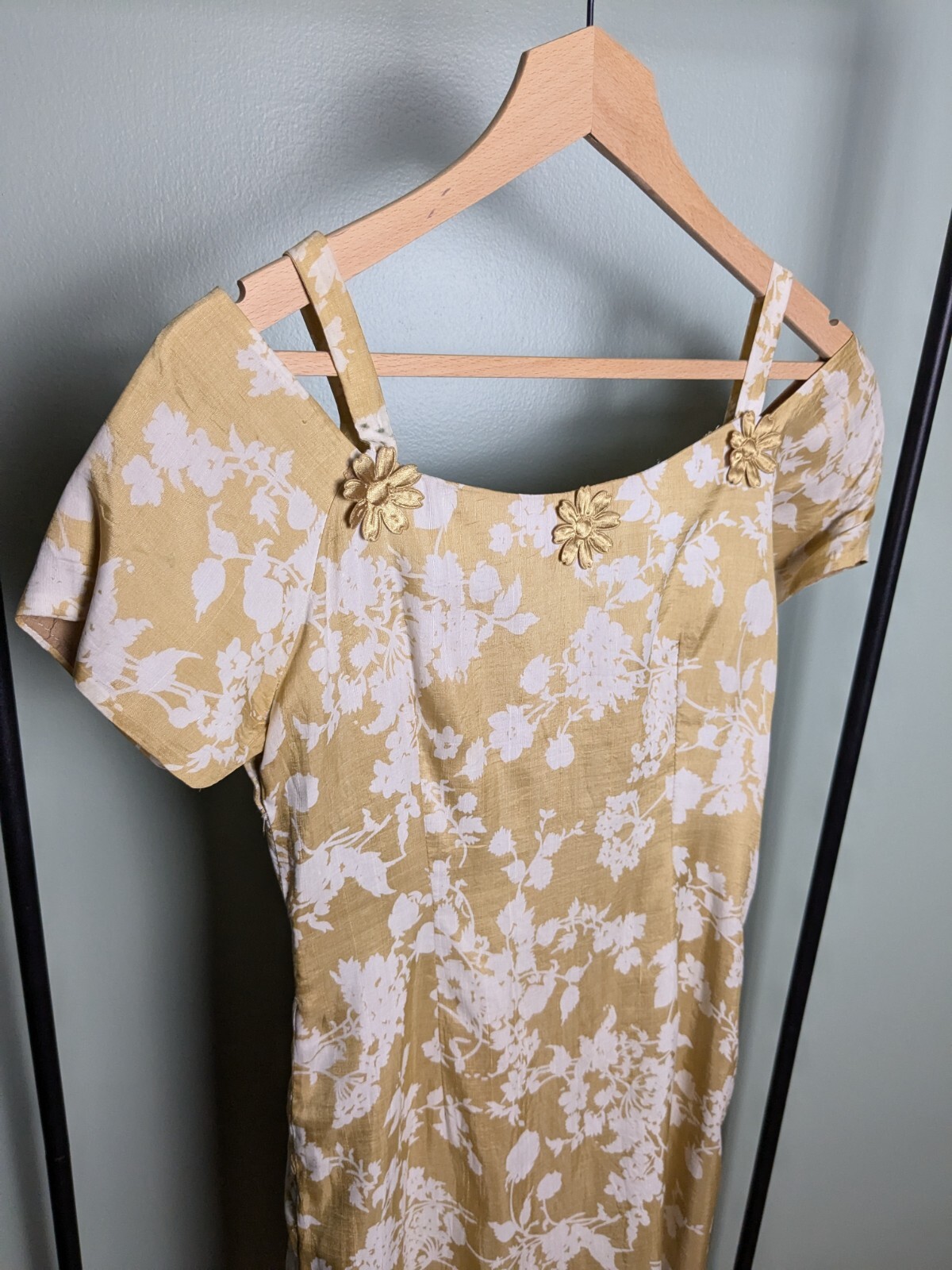 Damaged Golden Vintage Shoulder Strap Floral Wiggle Dress Silky 1950s Pinup