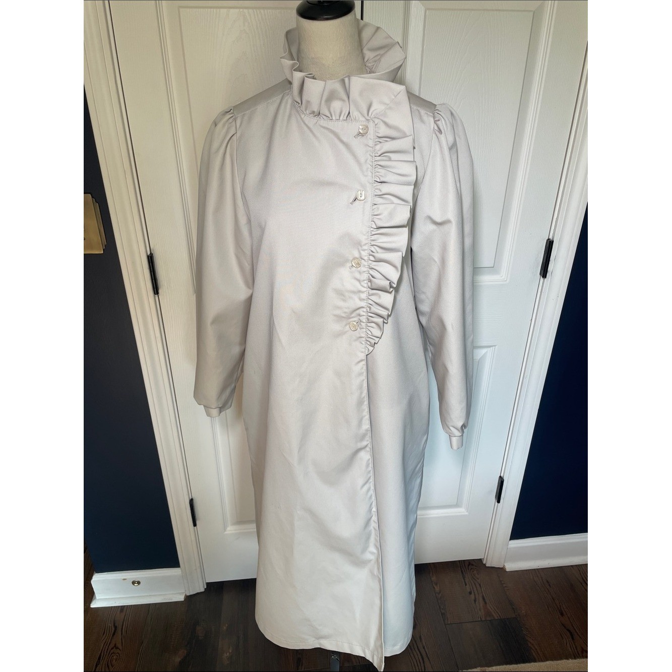 Vintage Misty Harbor Trench Coat Ruffled Collar Light Grey/Beige Size 10