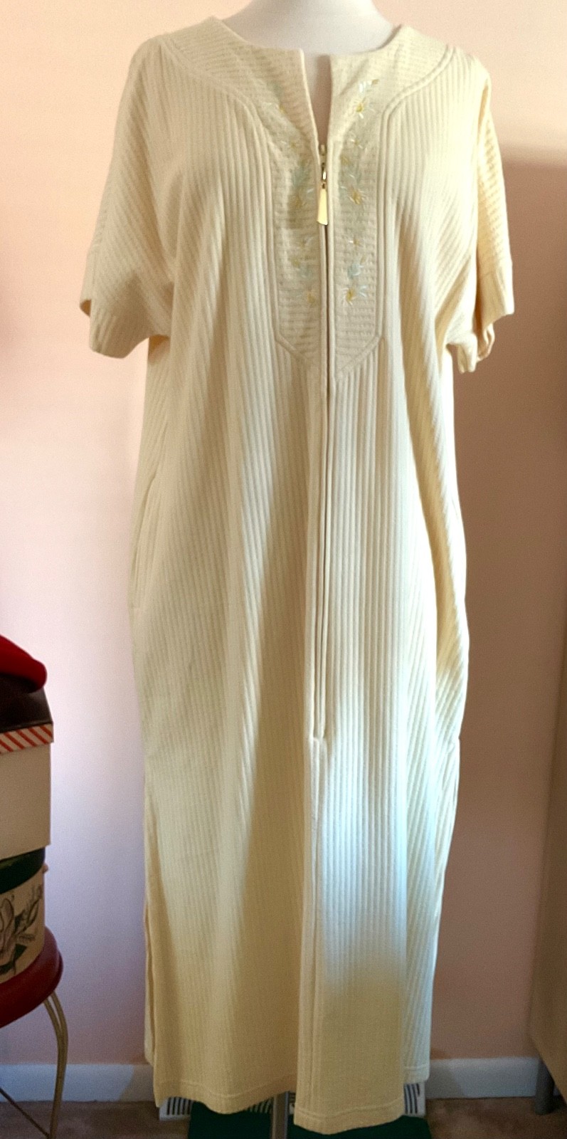 VTG VANITY FAIR SZ S LIGHT WEIGHT COTTON POLY YELLOW BTK ROBE MINT W/TAGS EXC