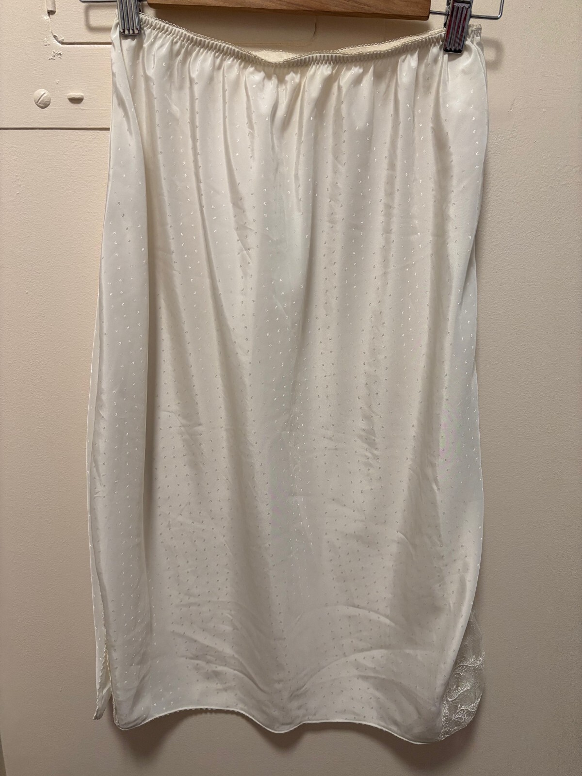 27″ Wacoal 82017 Cream Dots Lace Side Slits Polyester Half Slip USA M
