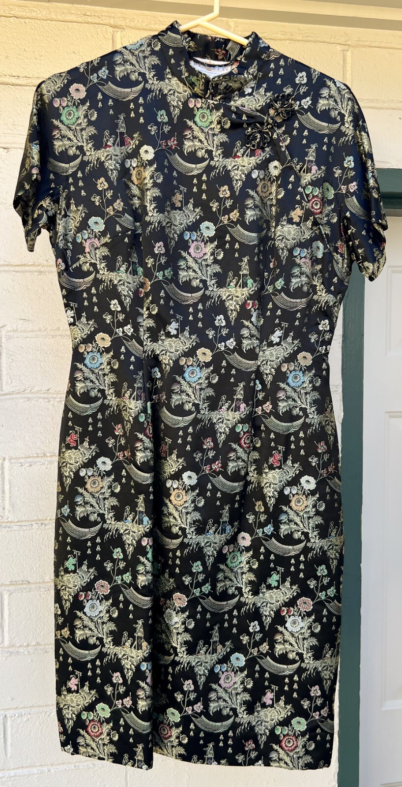 Vietnam War era – Dynasty British Crown Colony dress – Hong Kong