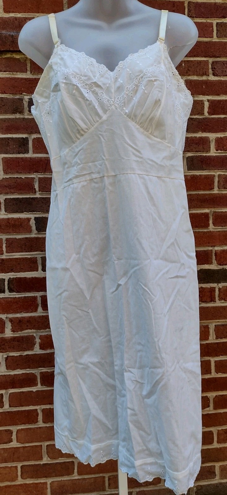 VTG 60s Beige Nylon Slip Lace Trim Adjustable Straps Romantic Cottagecore Boho