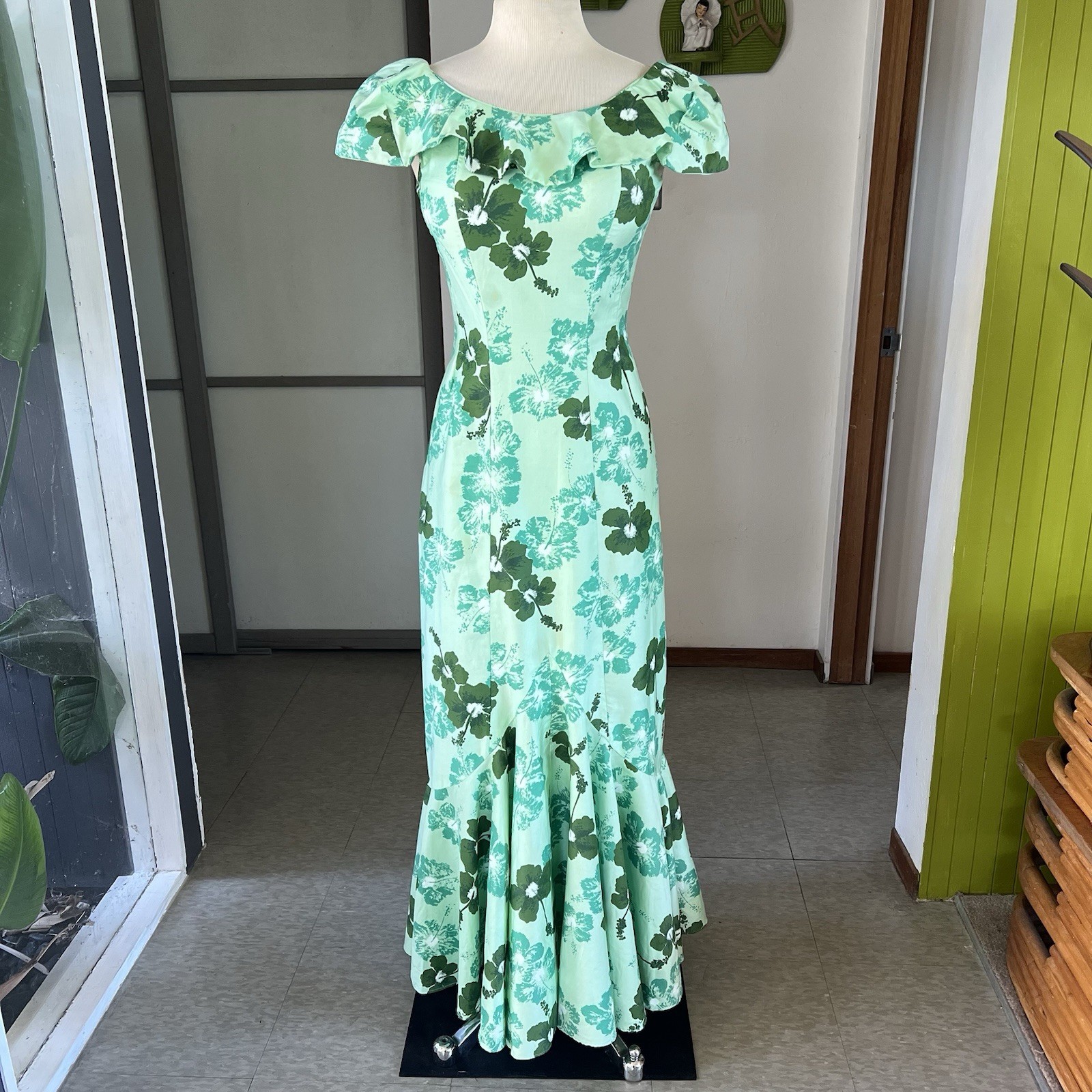 1950s Vintage McInerney Hibiscus Print Mermaid Hawaiian Dress 27-28w