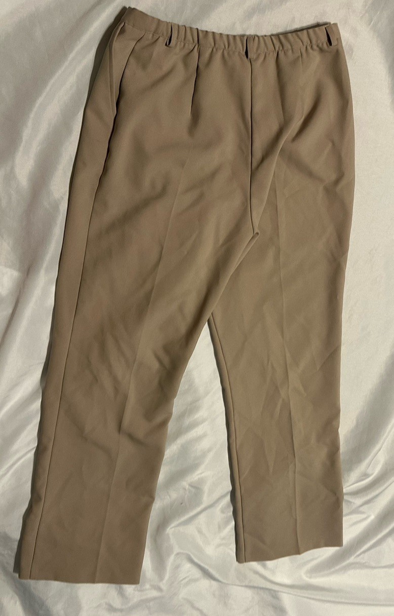 Liz Baker Women’s Tan Polyester Pleated Trousers size 10 with Belt