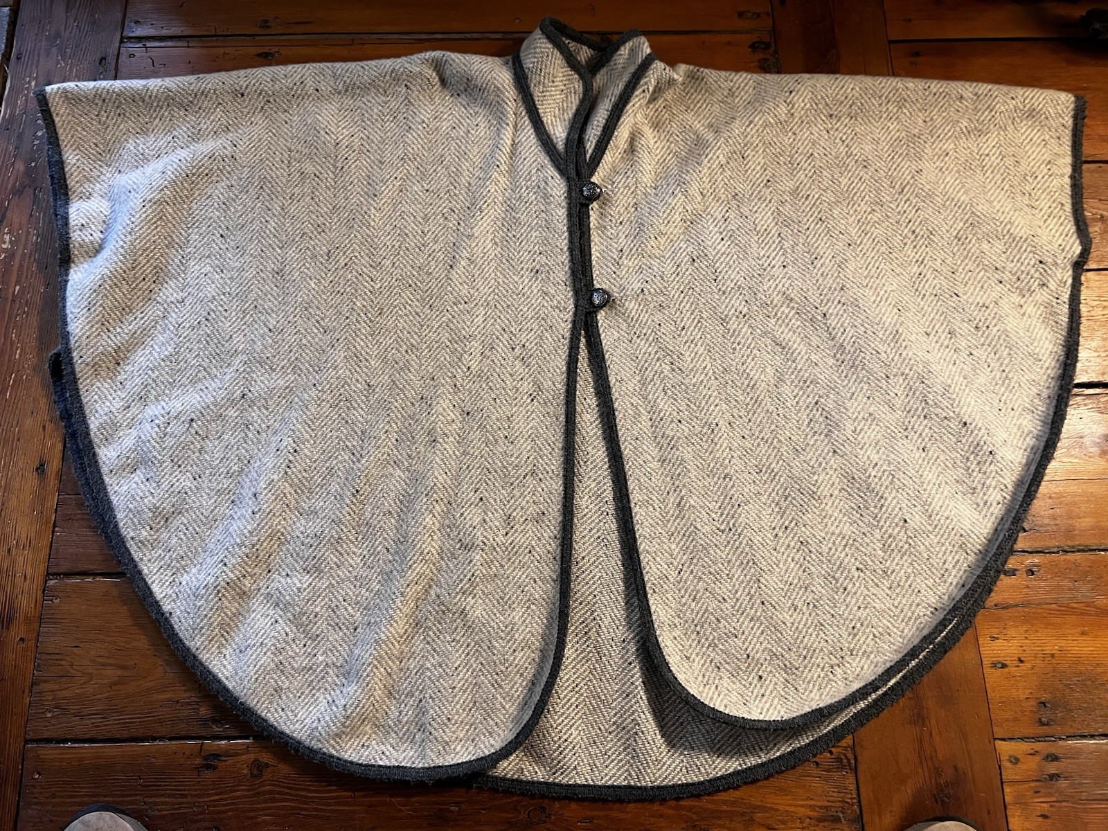 Vtg Wool Poncho Heavy Reversible Gray White Women’s One Size Fits All