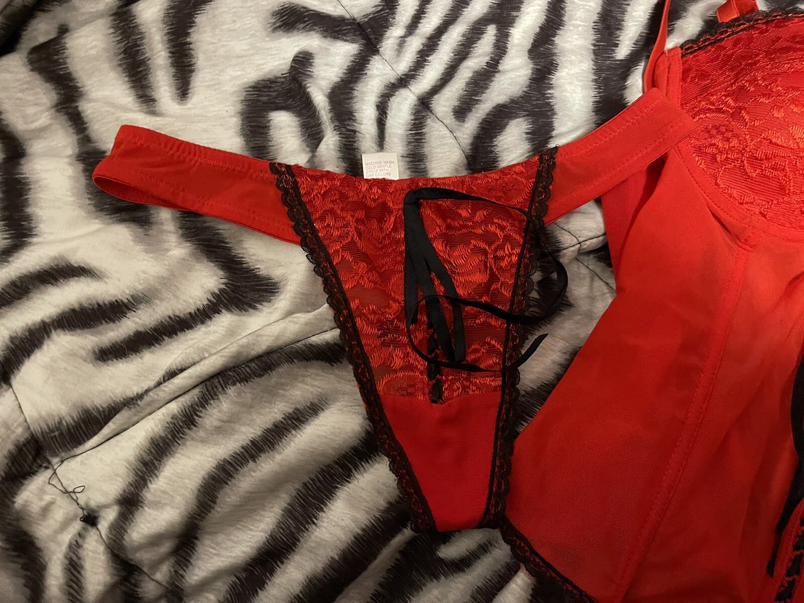 VINTAGE NATIVE INTIMATES BUSTIER & THONG LINGERIE ! SIZE 34 C / MEDIUM. RED