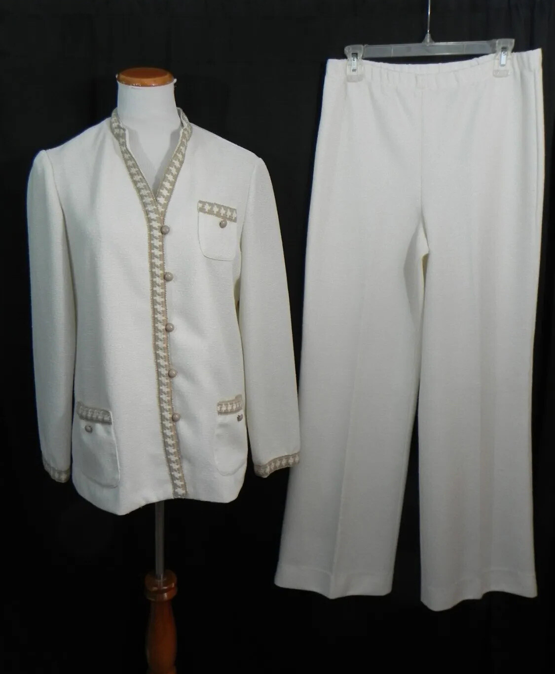 1980s MONTGOMERY WARDS Winter White Polyester Leisure Pants Suit sz 15/16 ( L )