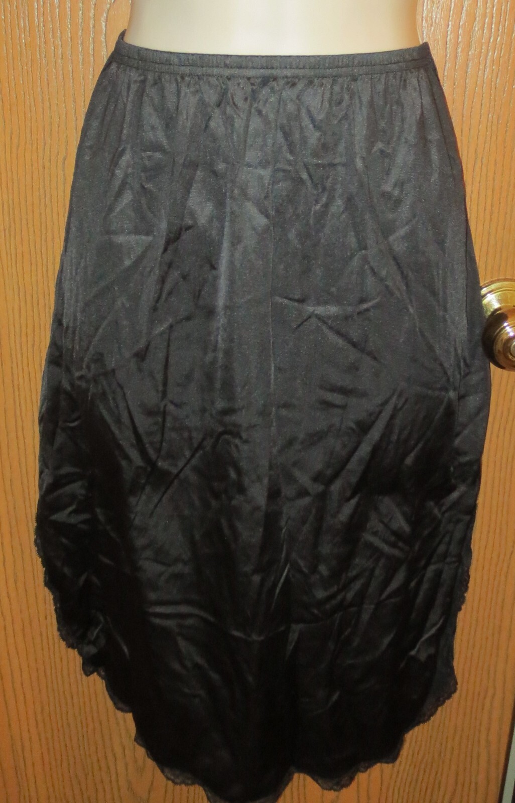 VANITY FAIR BLACK 24″ 100% antron nylon 14″ HIP HIGH side SLITS half slip L
