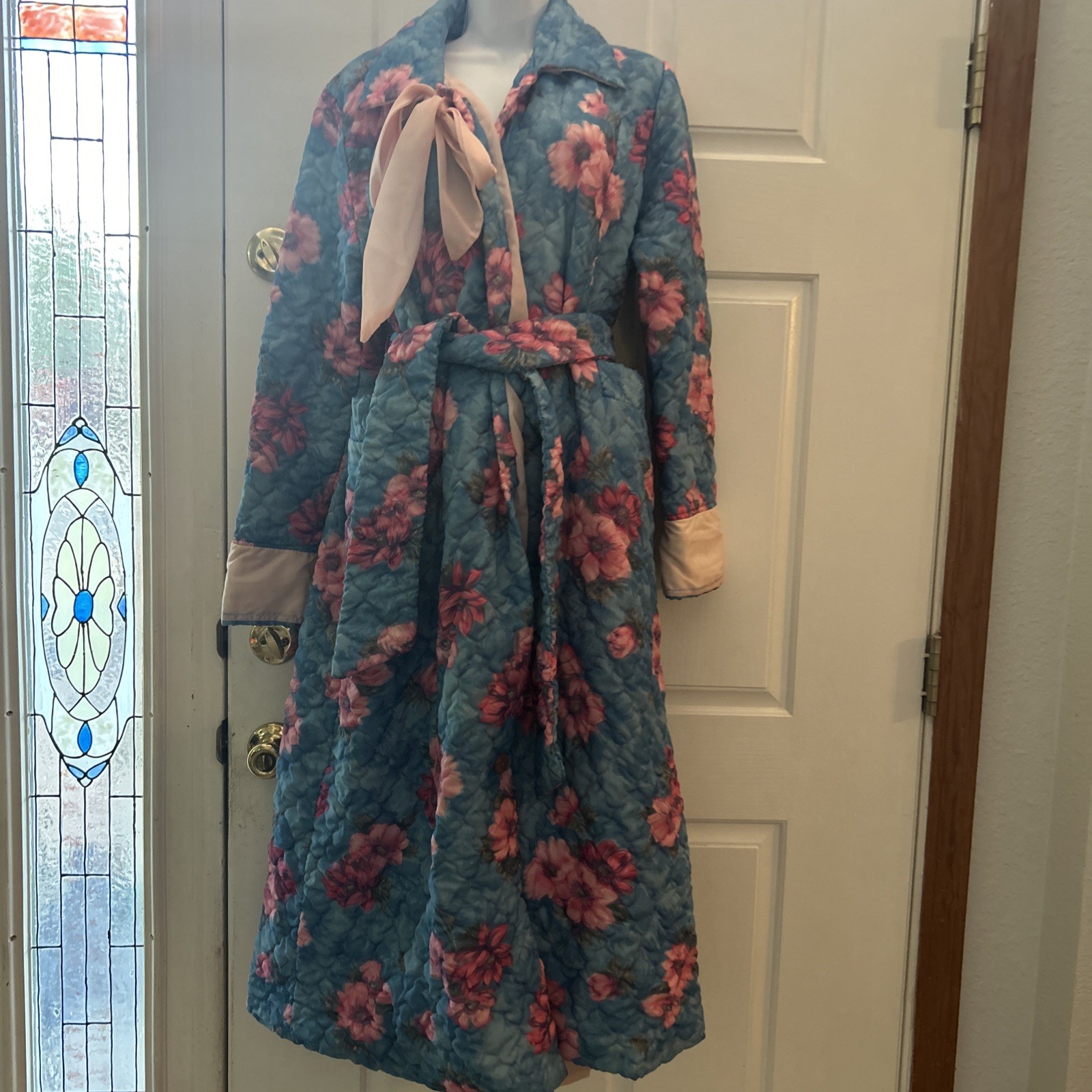 Vintage 50’s 60’s Robe Blue Floral Quilted Size Medium Long Sleeve Read