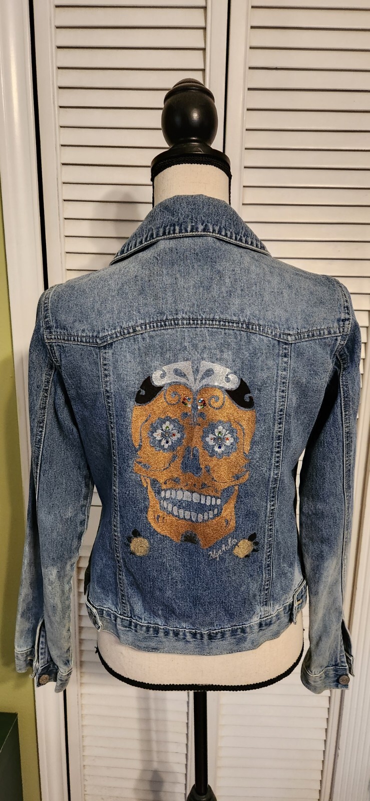 Ladies 2Dye4 OOAK Sugar Skull Faded Blue Trucker Denim Jacket Coat Size 12 EUC
