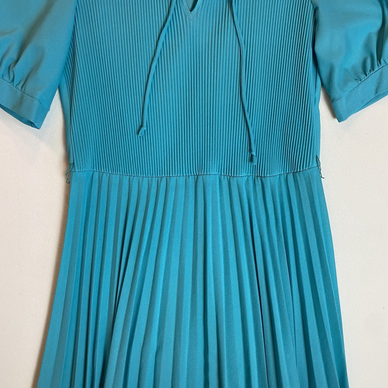 Queen’s Row, Inc Vintage Turquoise/Cream Pleated Skirt Dress Women’s 16