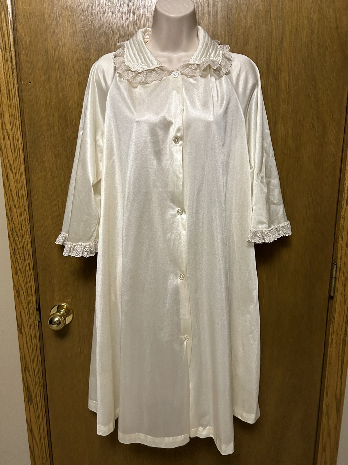 Vintage VAL MODE size L IVORY Satin ROBE/GOWN Button-Up w/ Lace Trim *READ* Z23