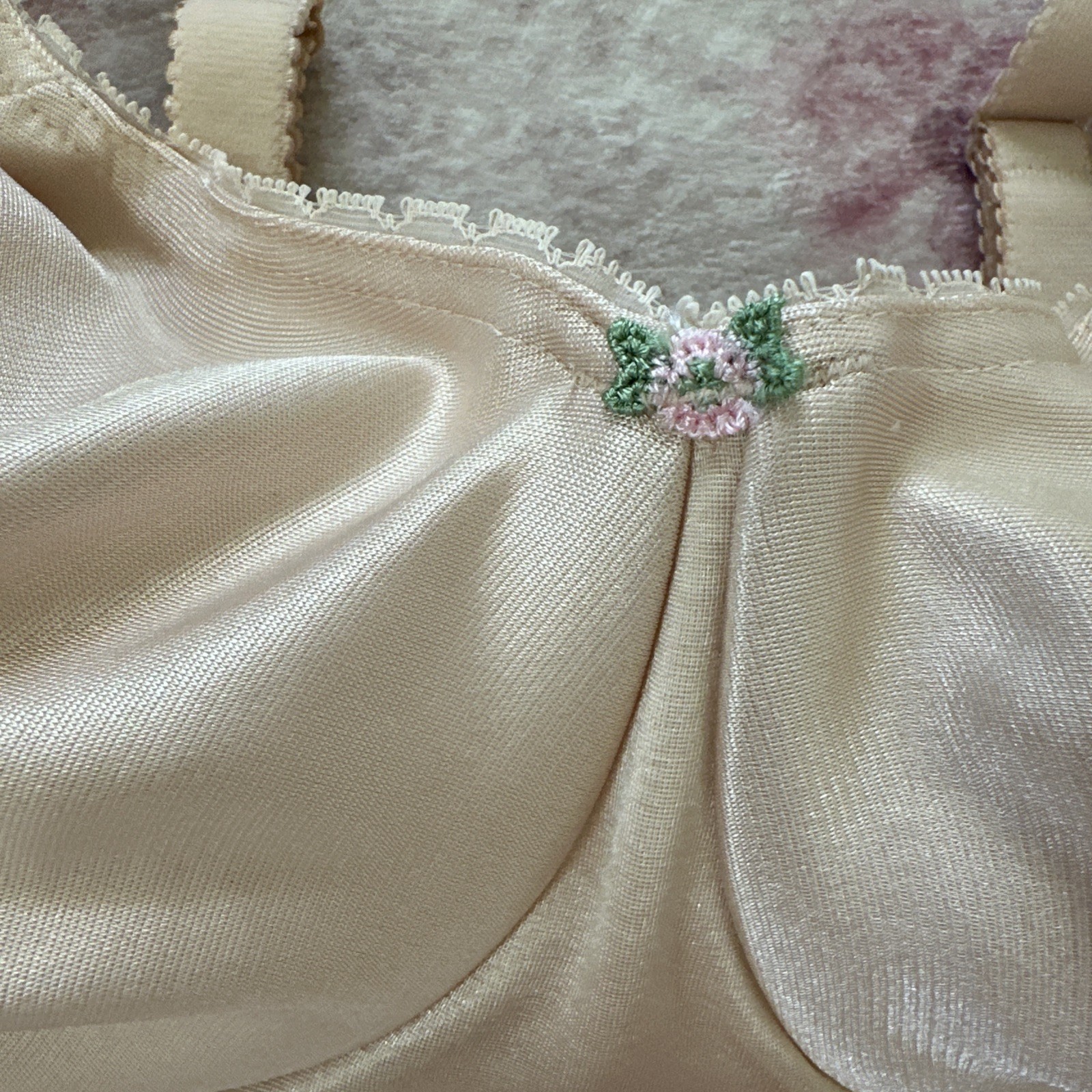 Vtg Olga full slip w/underwire bra 34D 34319 Beige Nude Second Skin Bodice EUC