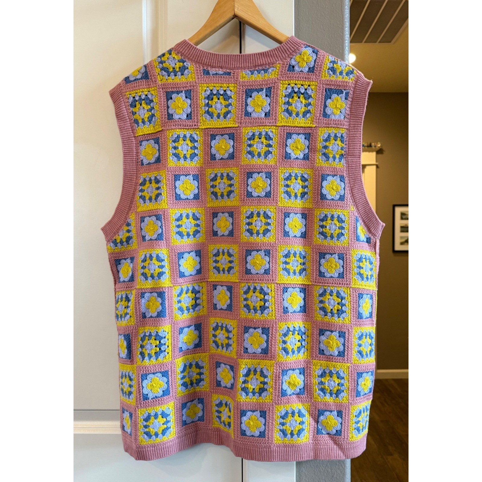 Unisex Adult Patchwork Crochet Floral Granny Square Sweater Vest (Men-M/Wm L)