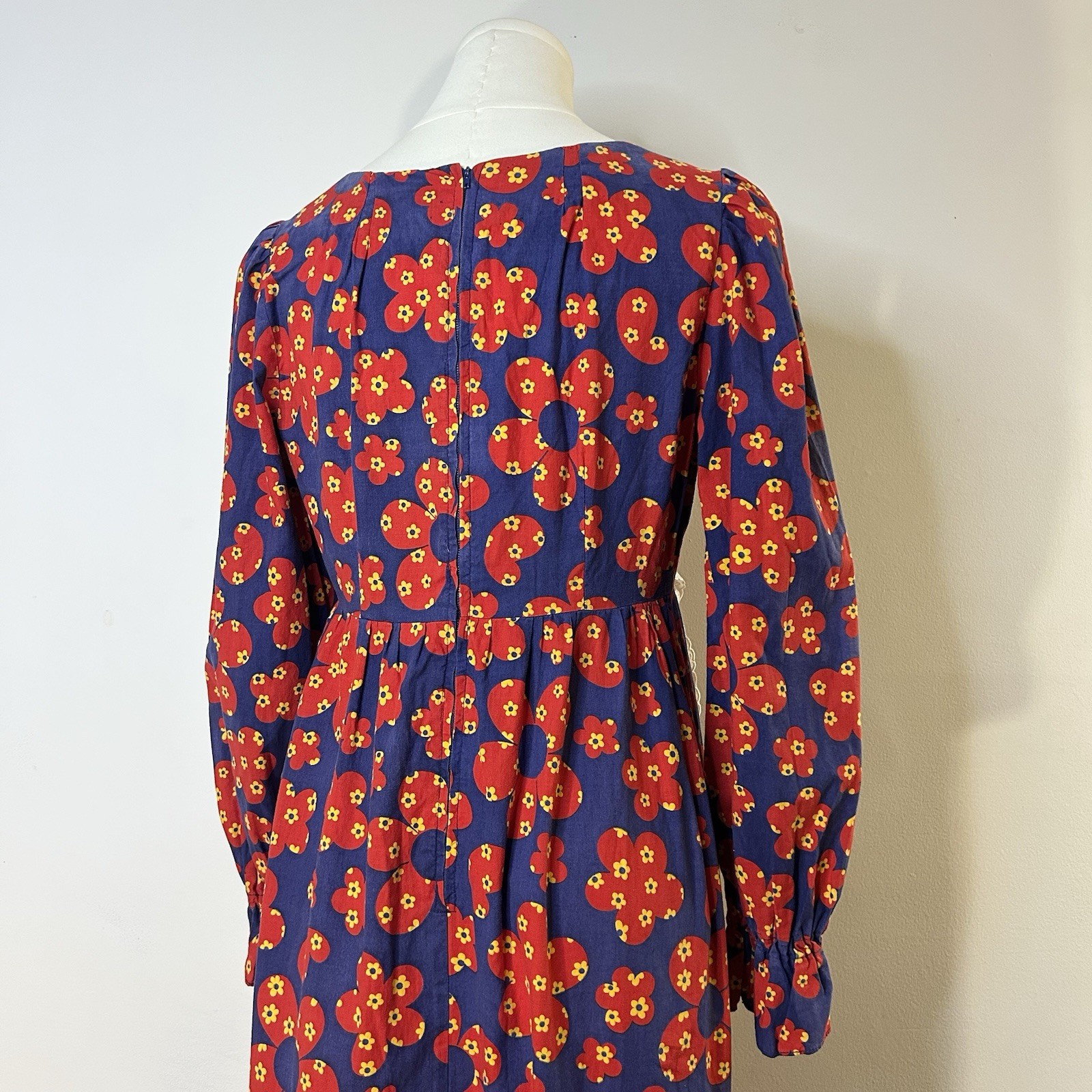 60s 70s Daisy Maxi Dress Flower Power Prairie Boho Peasant Sleeves 36 Inch Bust