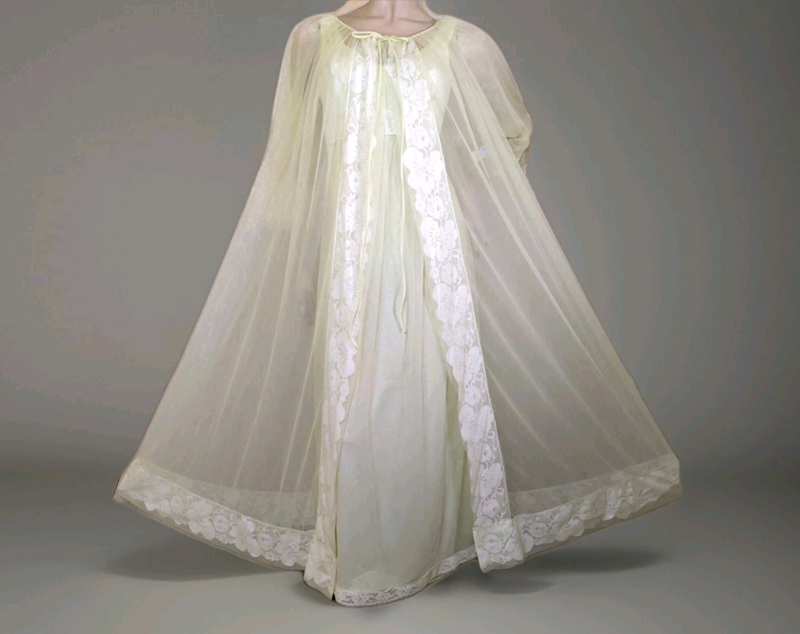 Vintage MISS ELAINE Chiffon Lace Inserts Lingerie Nightgown Robe Peignoir Set M