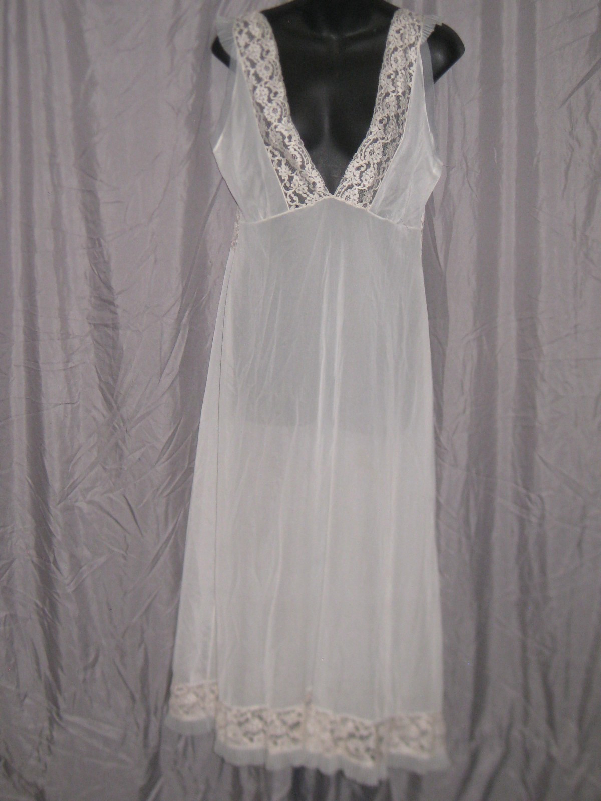 Vtg 50s-60s Ladies Sz S/M Ultra-Pale Blue Nightgown by Ro Jene Lingerie