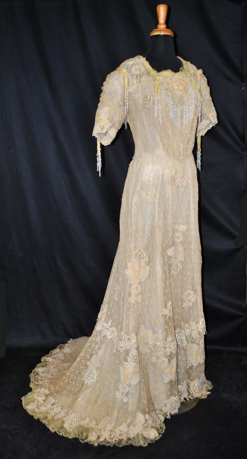 EDWARDIAN LACE RECEPTION GOWN TRAINED, 1905, LABEL WHITTY