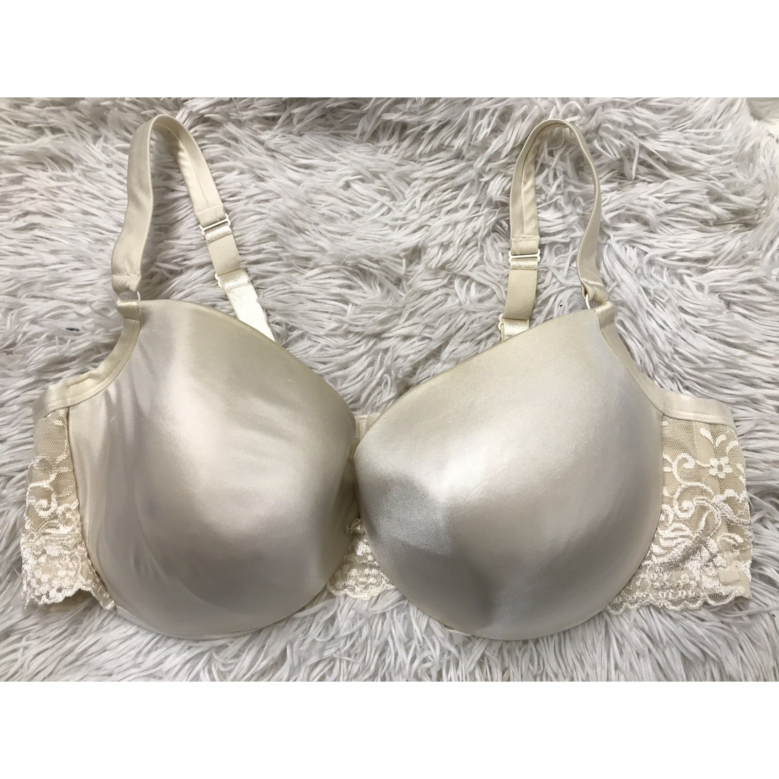 VINTAGE CACIQUE Size 44DD Lace Beige Satin Full Coverage Underwire Women’s Bra