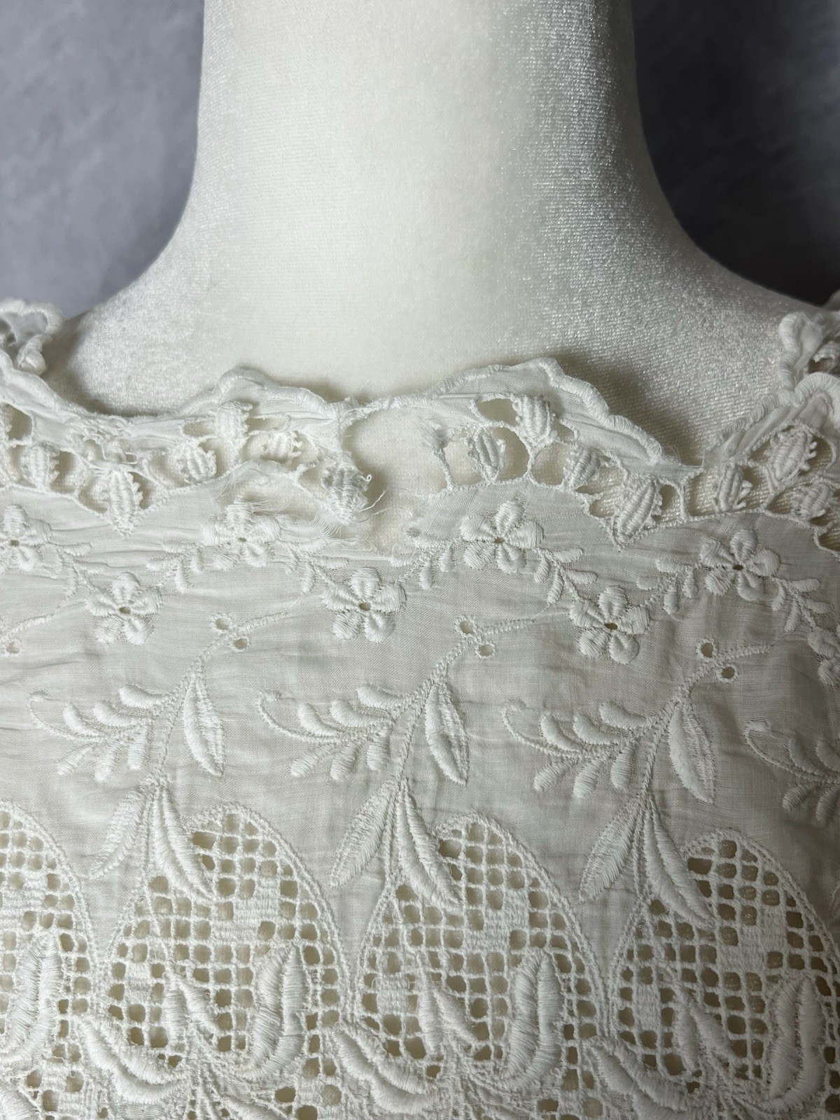 Antique 1900s Edwardian White Cotton Lawn Tea Dress Embroidered Lace Cutwork S/M